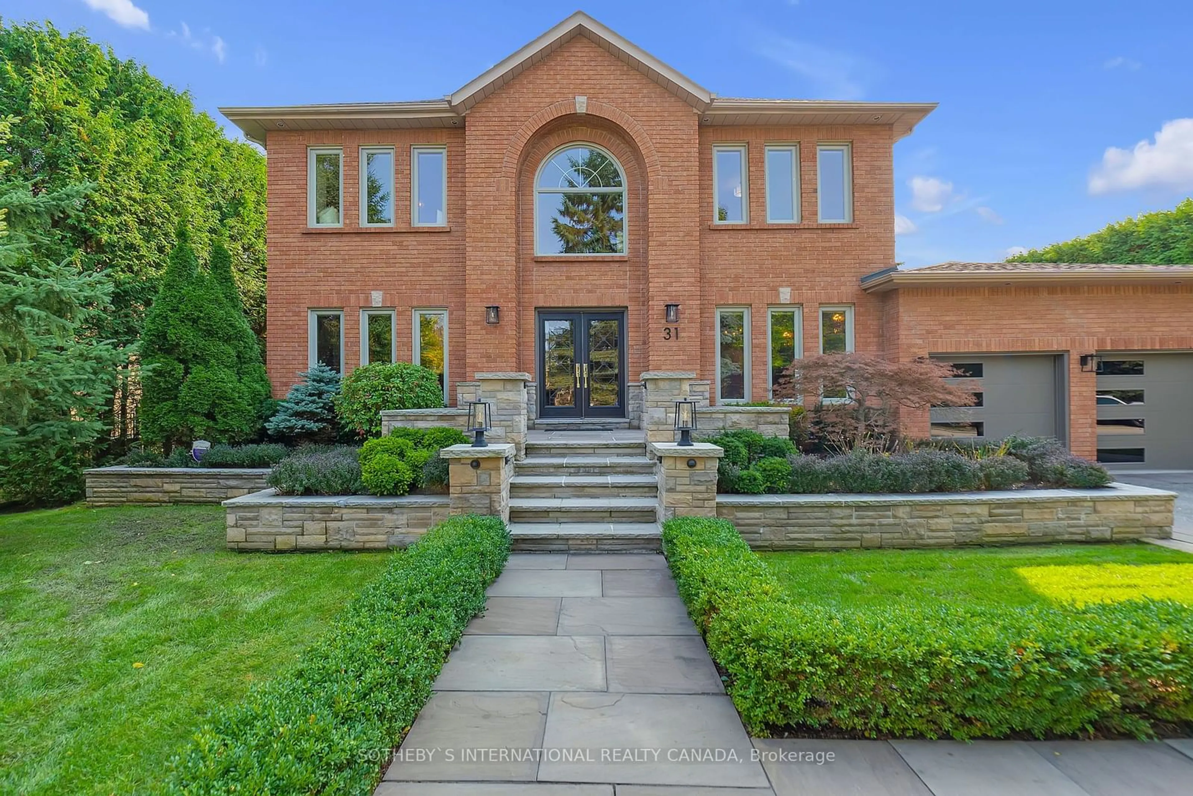 Home with brick exterior material for 31 Wilkinson Pl, Aurora Ontario L4G 6K2