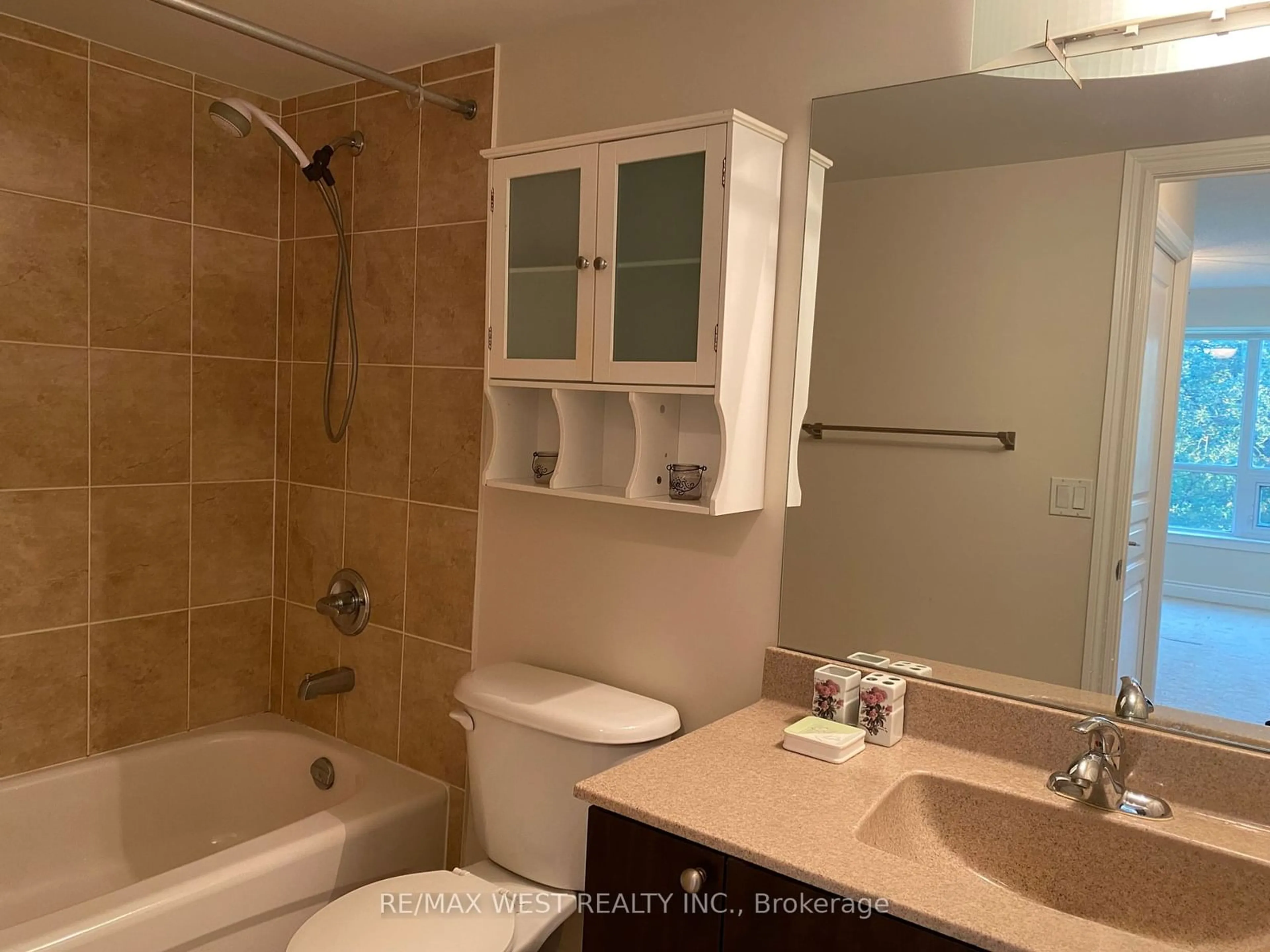 Standard bathroom for 7 North Park Rd #408, Vaughan Ontario L4J 0C9