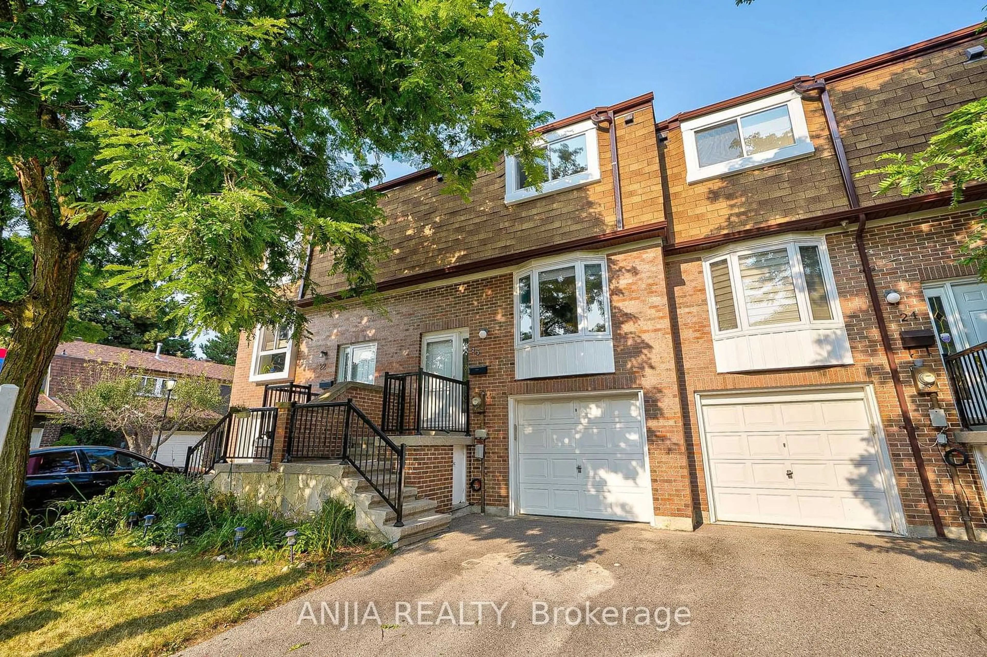 A pic from exterior of the house or condo for 40 Castle Rock Dr #23, Richmond Hill Ontario L4C 5H5