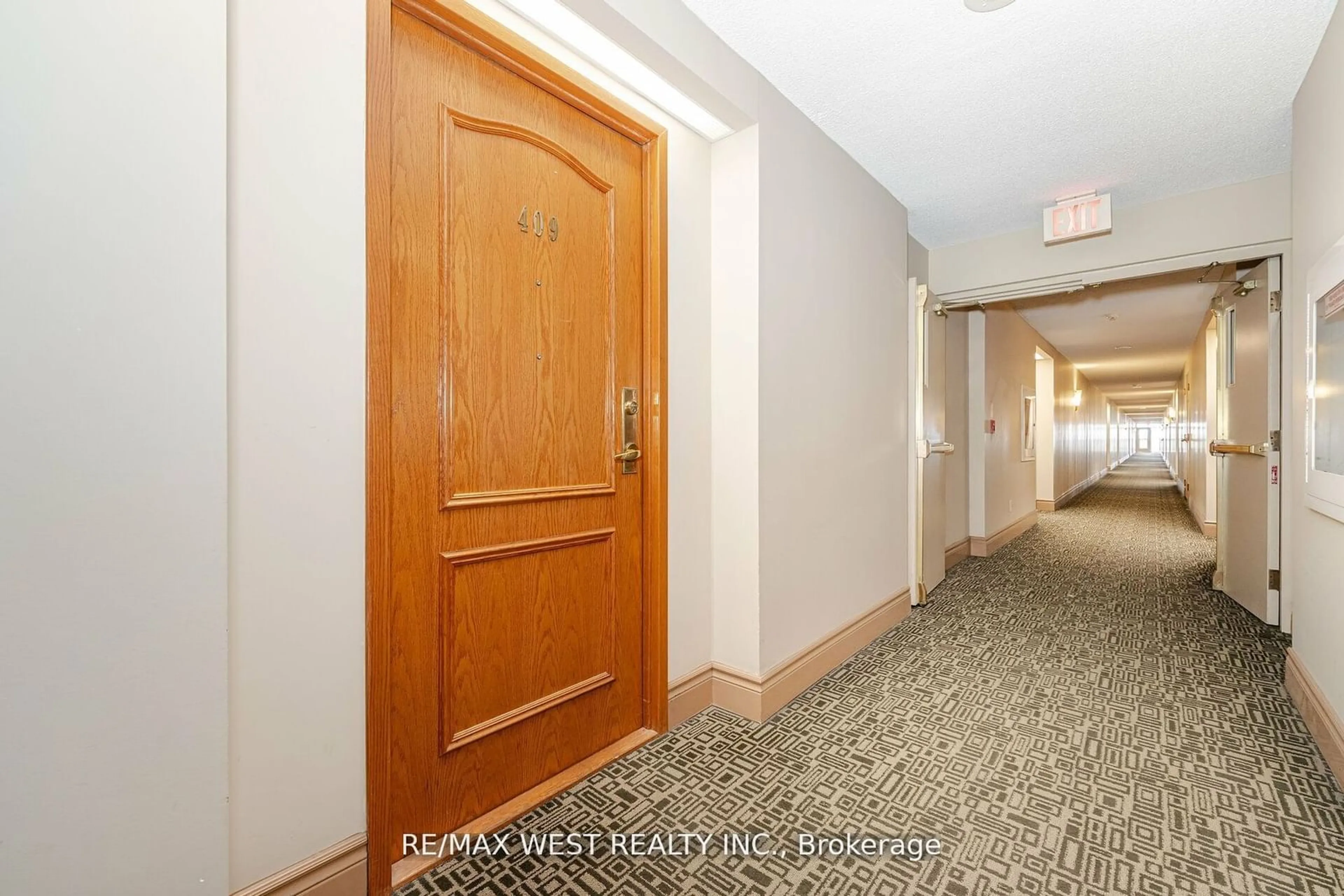 Indoor foyer, wood floors for 7373 Martin Grove Rd #409, Vaughan Ontario L4L 1A5