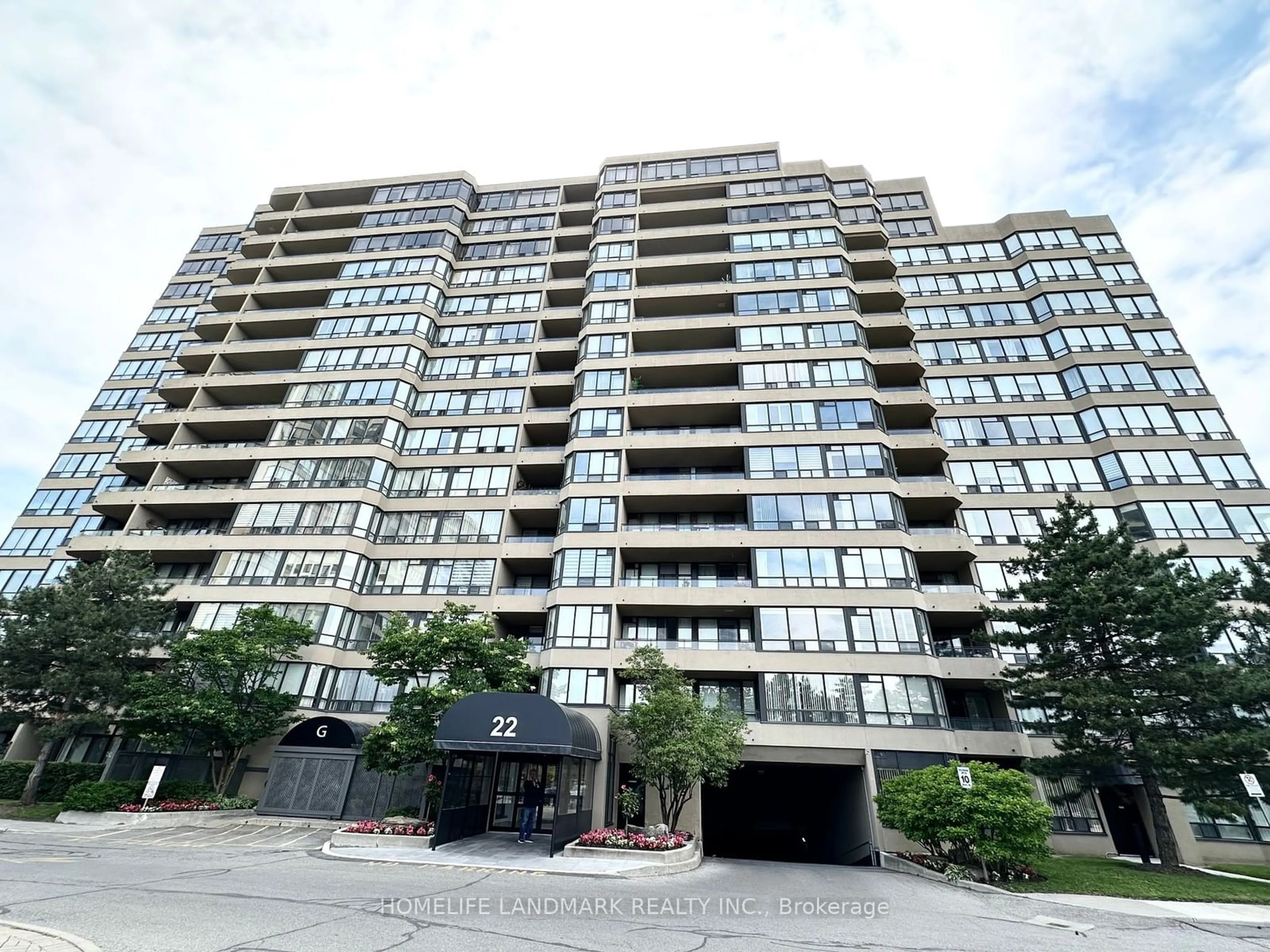 A pic from exterior of the house or condo, the front or back of building for 22 Clarissa Dr #206, Richmond Hill Ontario L4C 9R6