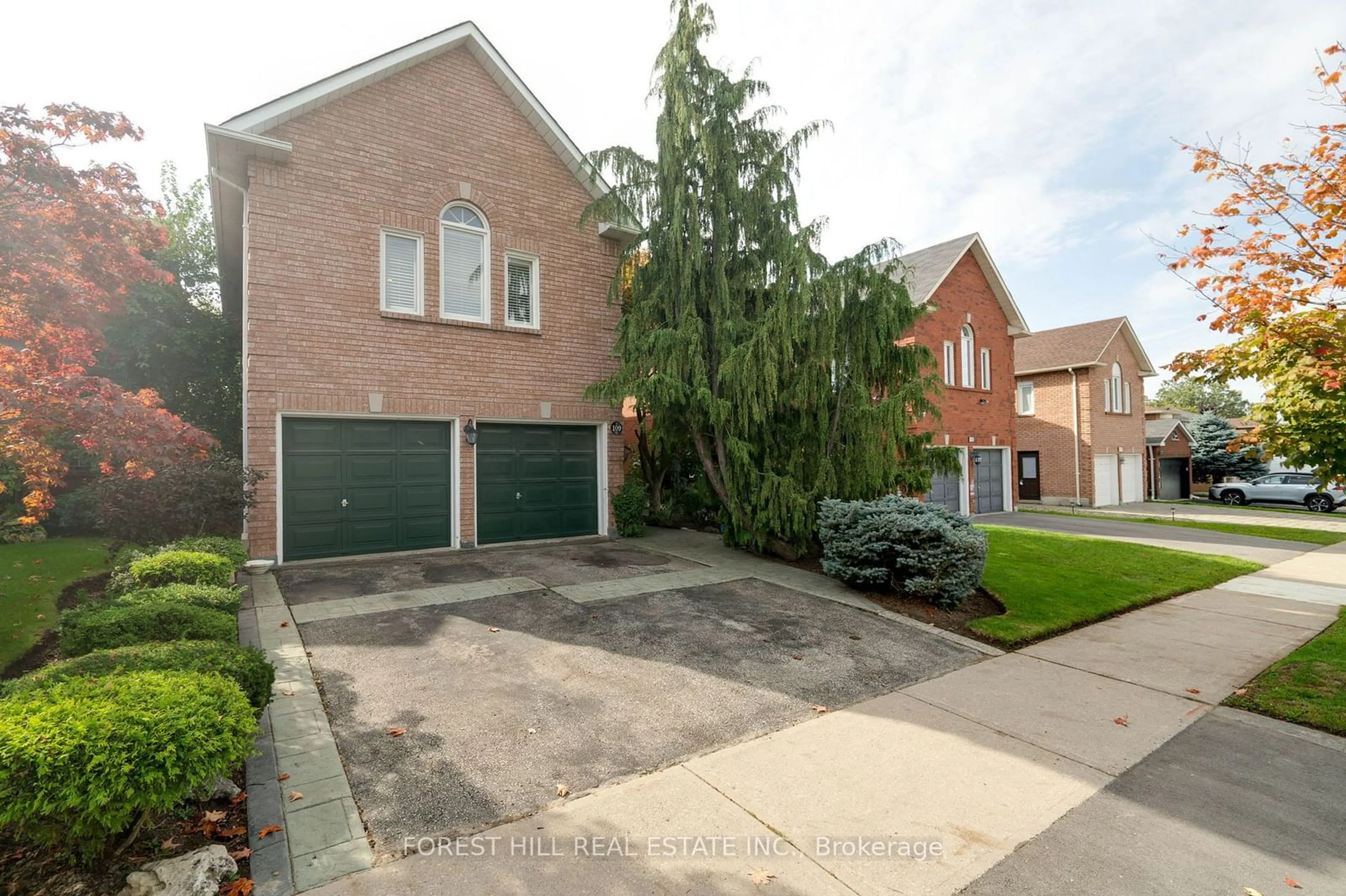 Frontside or backside of a home, the street view for 109 Downing Blvd, Vaughan Ontario L4J 7M2