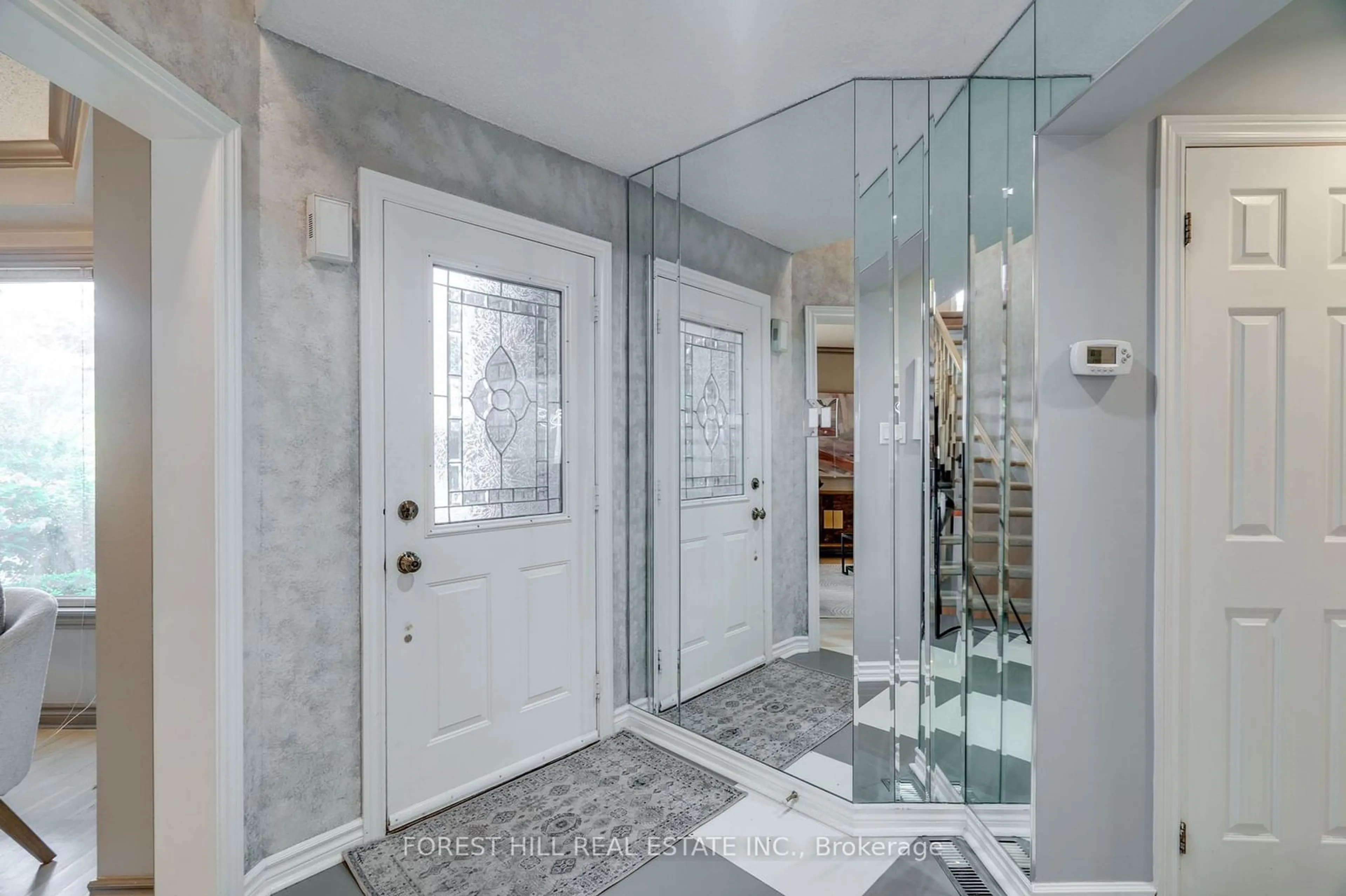 Indoor entryway, ceramic floors for 109 Downing Blvd, Vaughan Ontario L4J 7M2