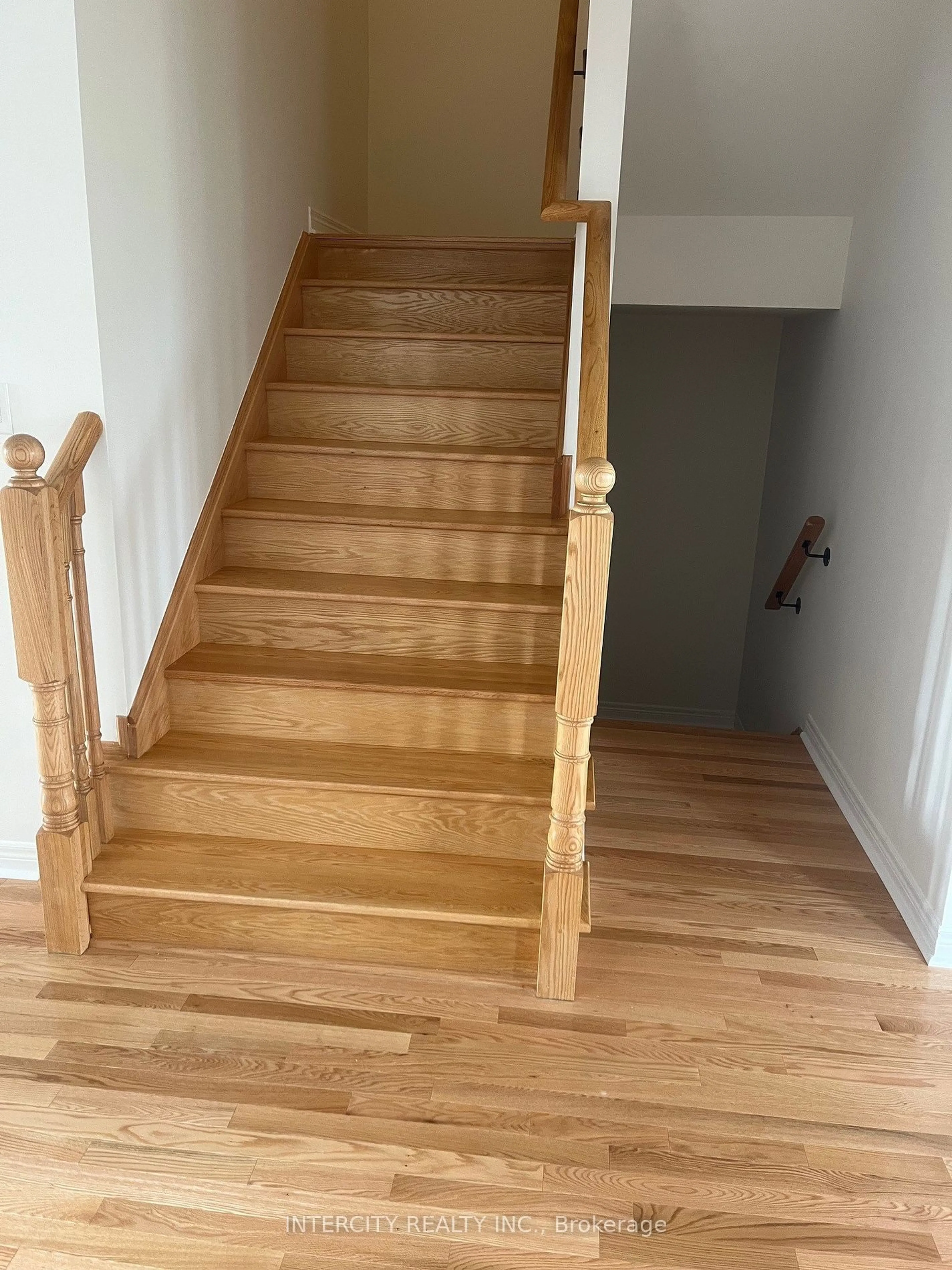 Stairs for 156 Mumbai Dr, Markham Ontario L3S 3K5