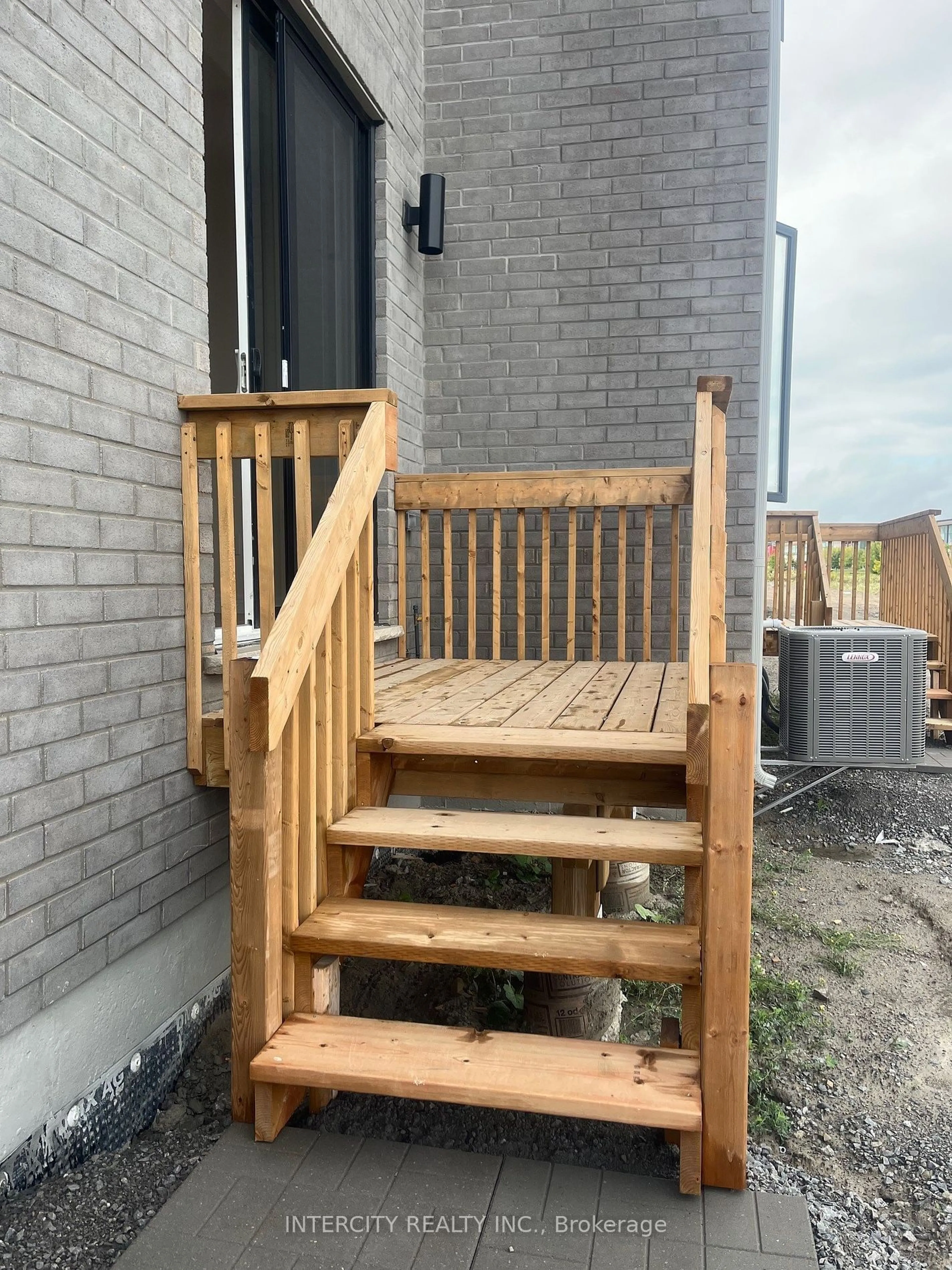 Stairs for 156 Mumbai Dr, Markham Ontario L3S 3K5