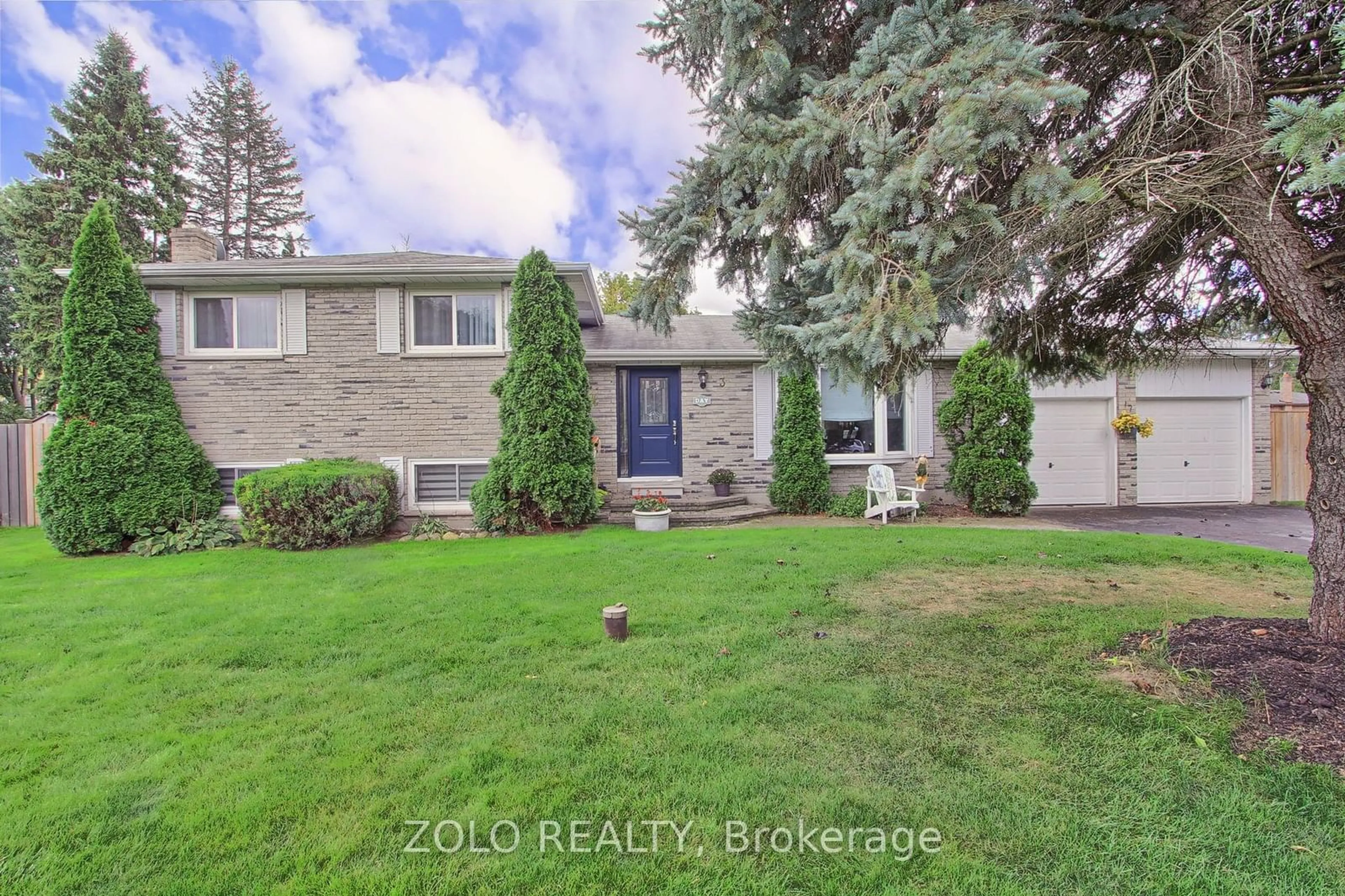 Frontside or backside of a home, the street view for 3 Lepard Cres, East Gwillimbury Ontario L9N 1G4