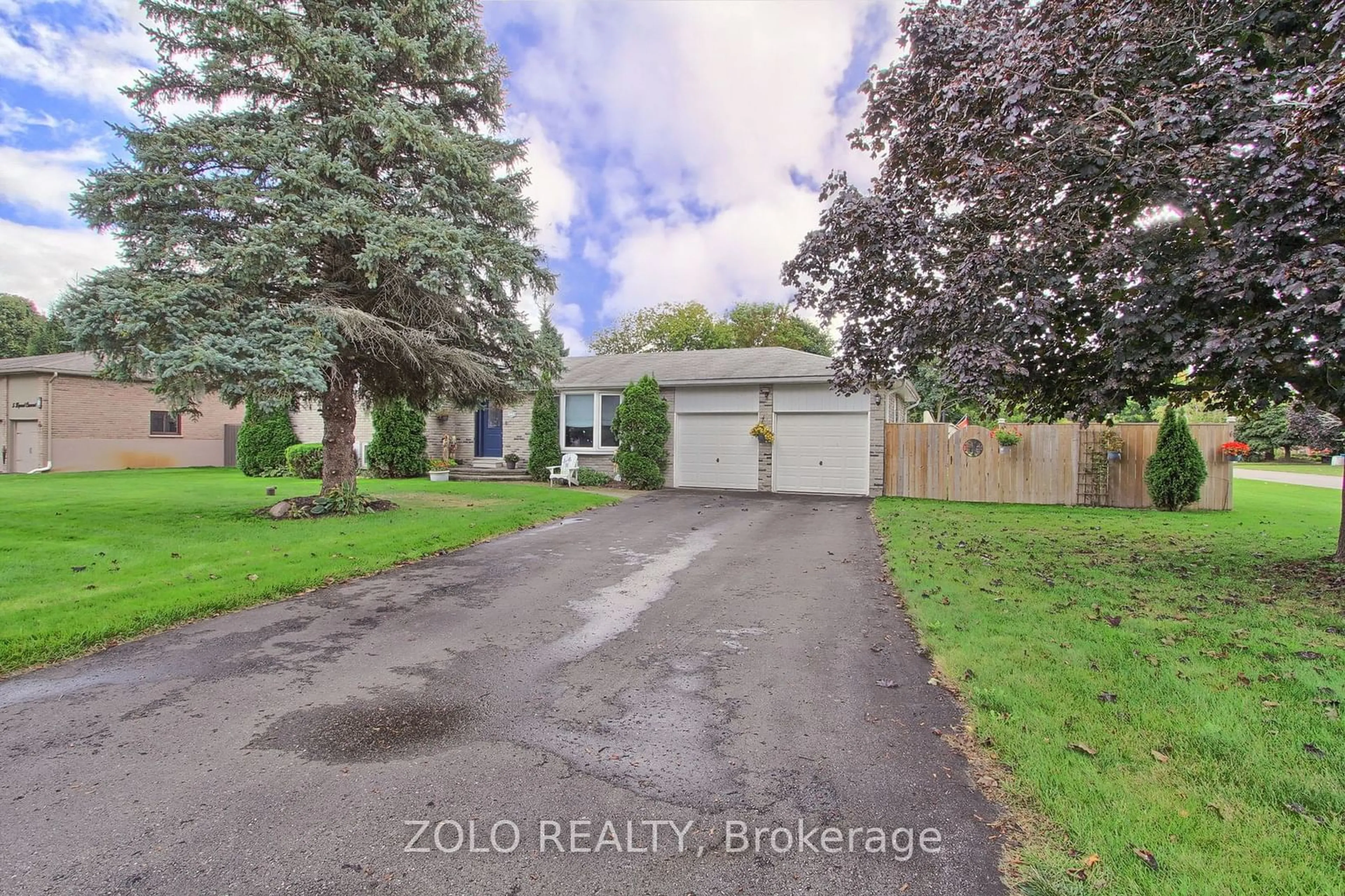 Frontside or backside of a home, the street view for 3 Lepard Cres, East Gwillimbury Ontario L9N 1G4