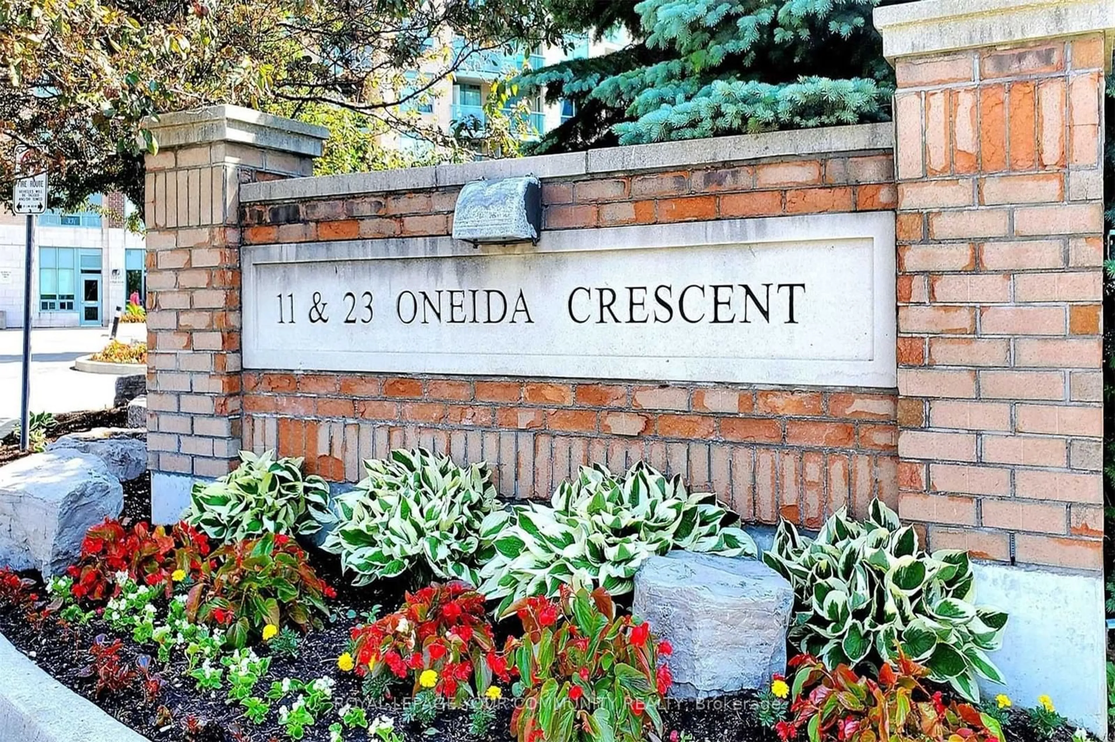 Indoor entryway for 23 Oneida Cres #1206, Richmond Hill Ontario L4B 0A2