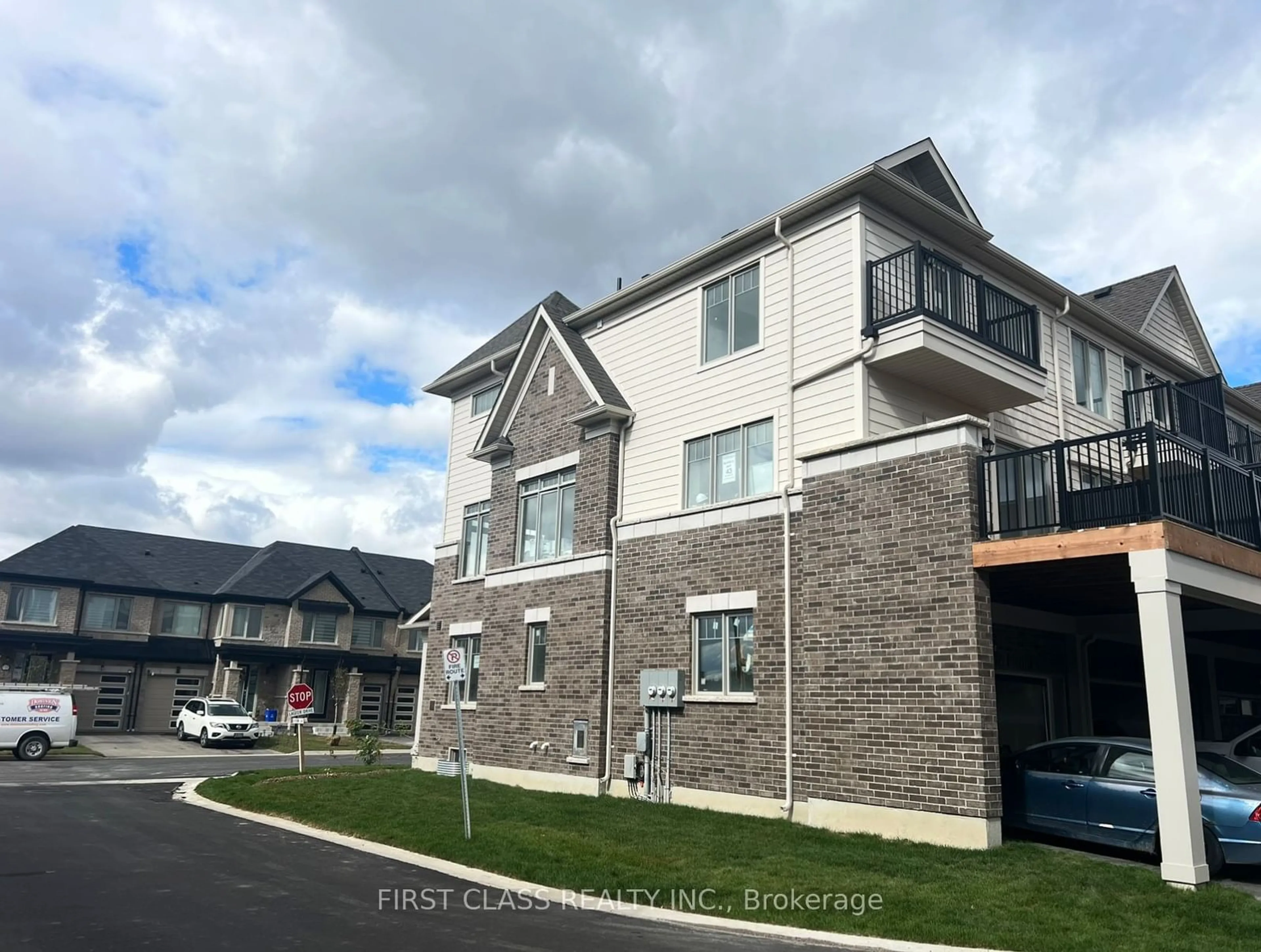 A pic from exterior of the house or condo, the front or back of building for 126 Lageer Dr, Whitchurch-Stouffville Ontario L4A 0M5