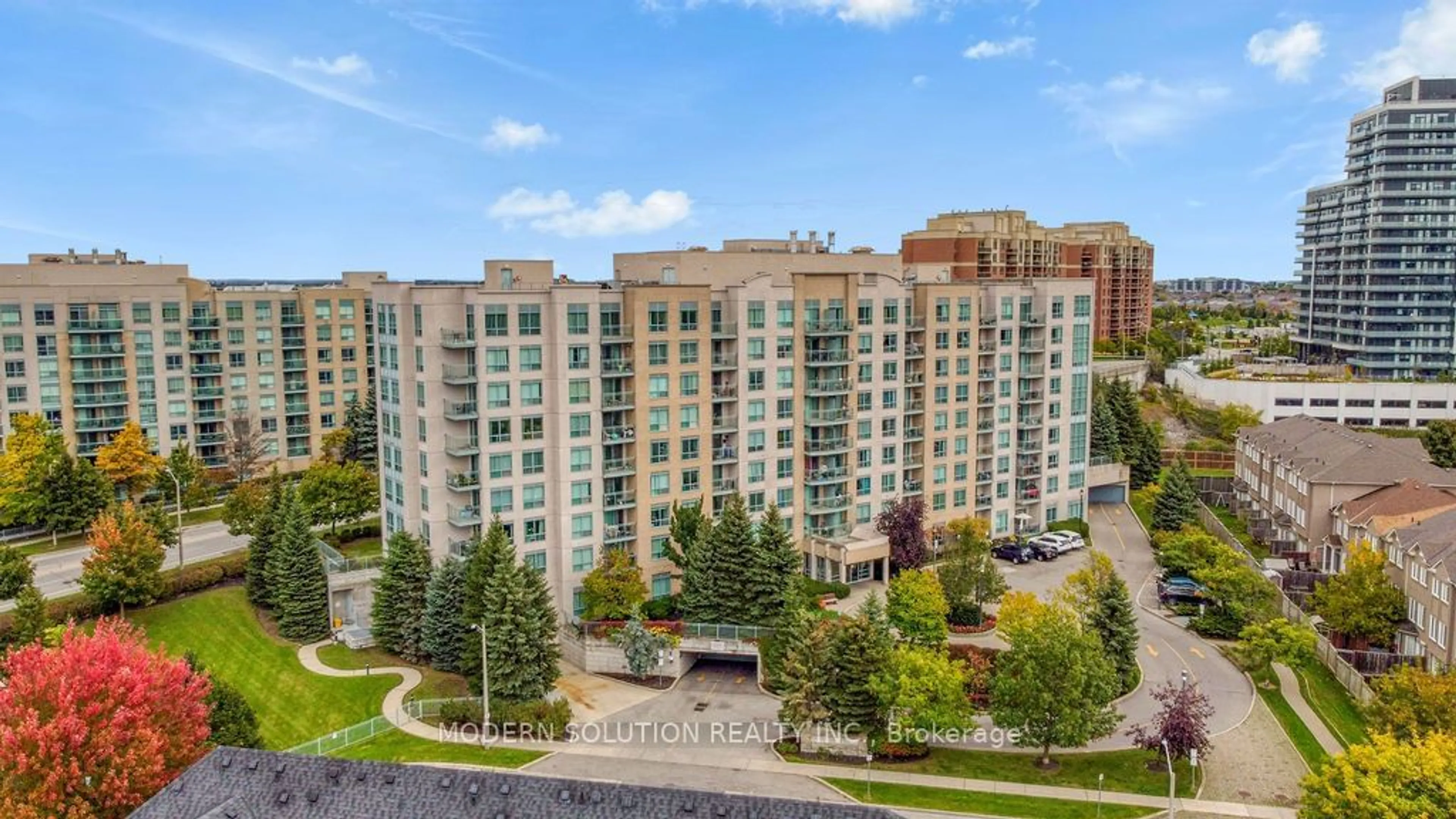 A pic from outside/outdoor area/front of a property/back of a property/a pic from drone, city buildings view from balcony for 51 Baffin Crt #Ph19, Richmond Hill Ontario L4B 4P6