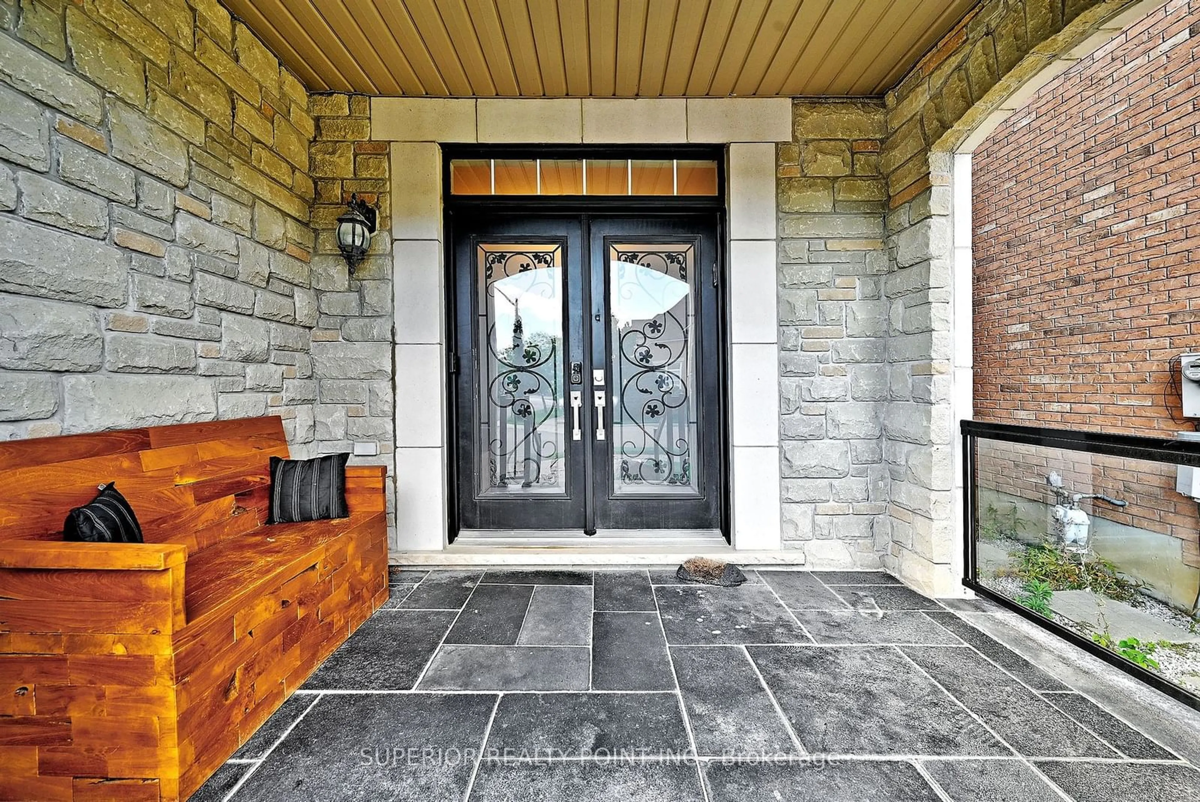 Indoor entryway, ceramic floors for 28 Maple Valley Rd, Vaughan Ontario L6A 0X9