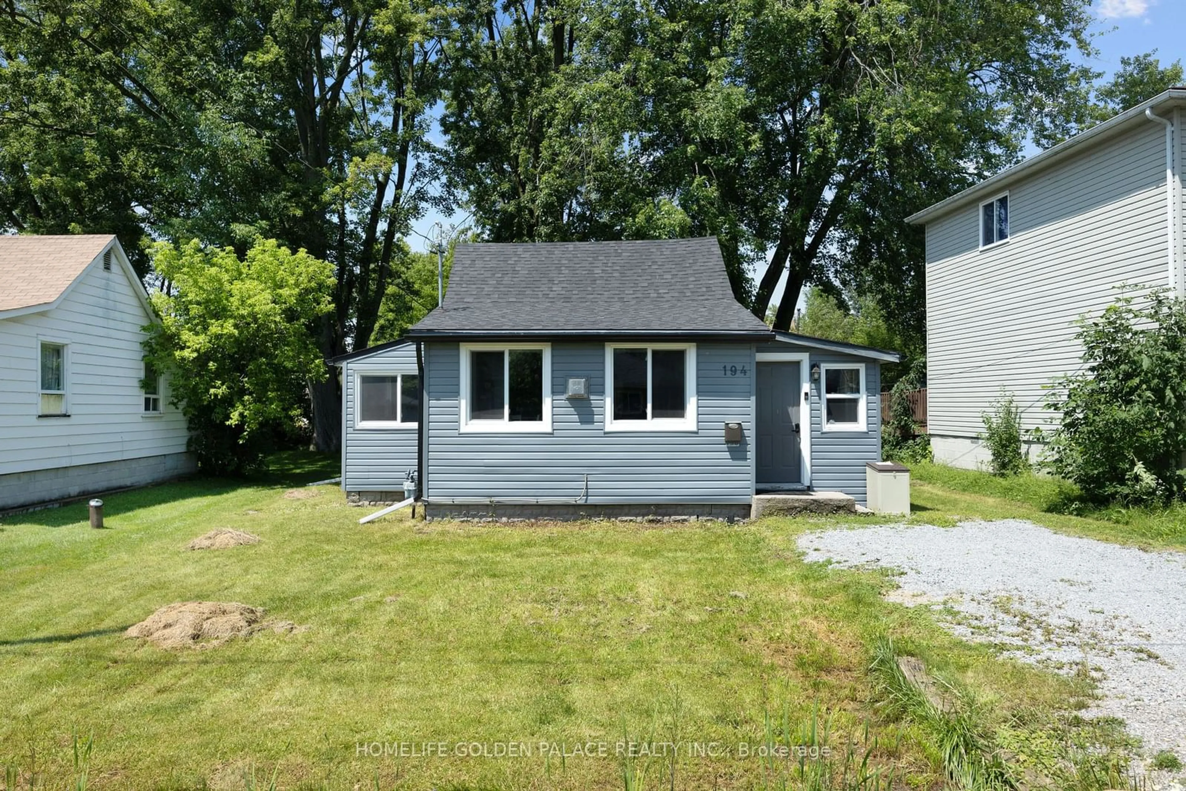 Frontside or backside of a home, cottage for 194 Beach Rd, Georgina Ontario L4P 2L9