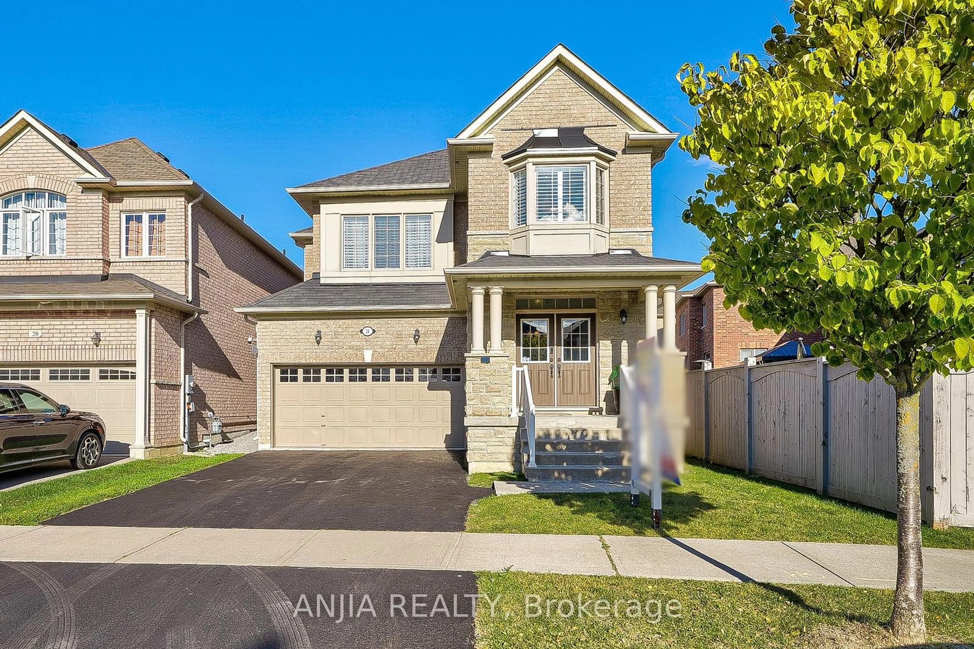 Frontside or backside of a home, the street view for 28 Lucida Crt, Whitchurch-Stouffville Ontario L4A 1S1