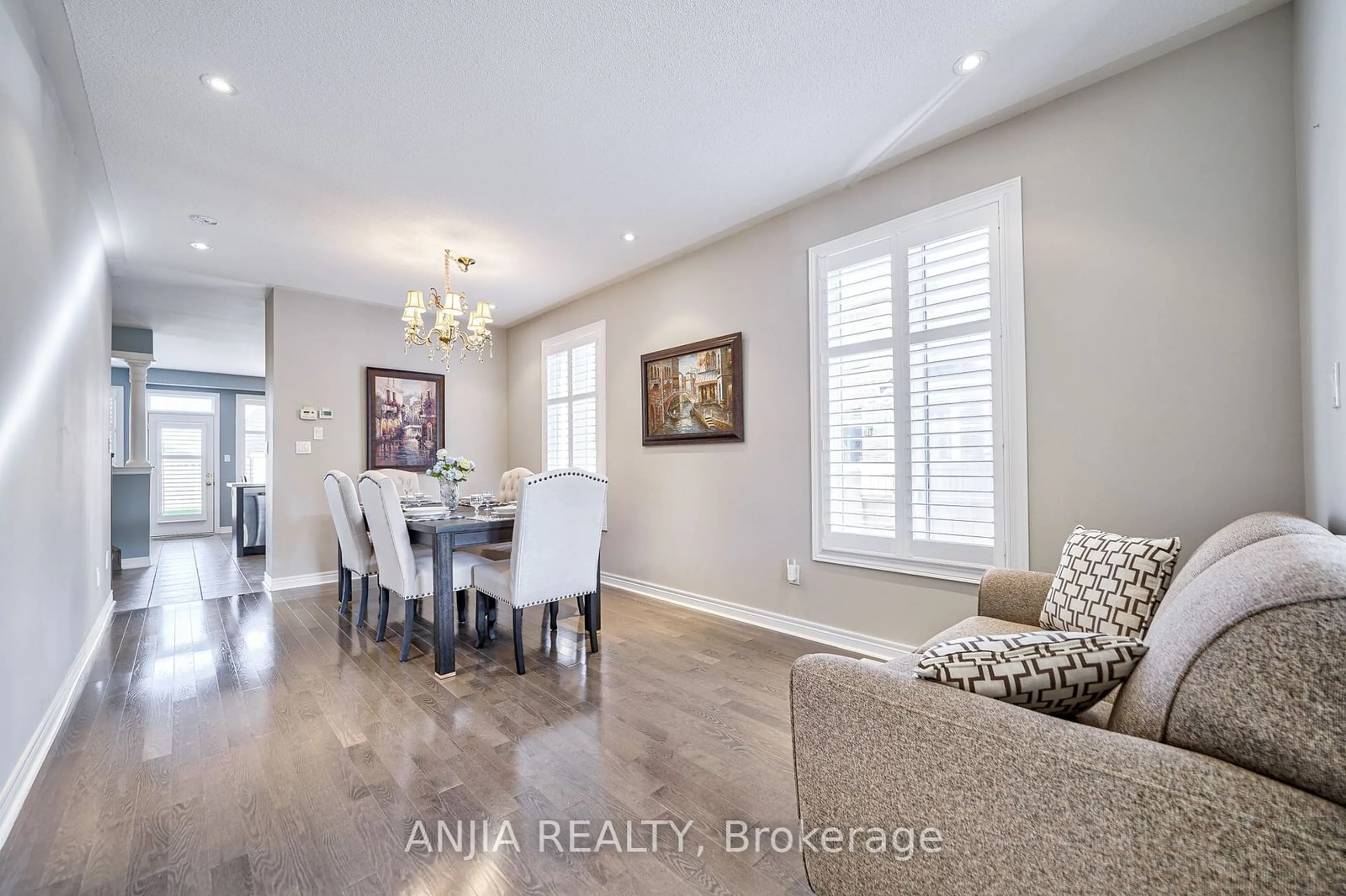 A pic of a room, wood floors for 28 Lucida Crt, Whitchurch-Stouffville Ontario L4A 1S1