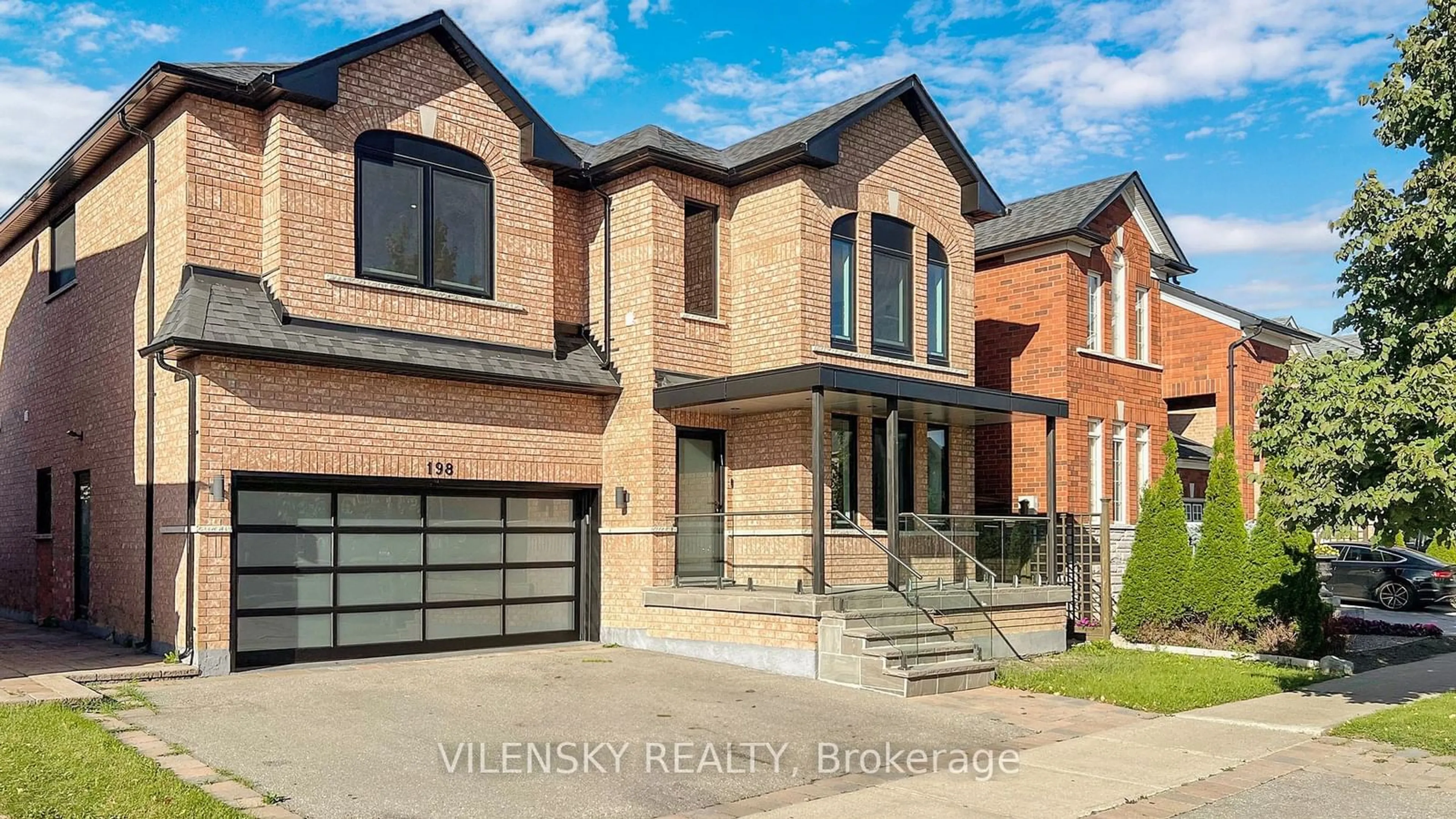 Home with brick exterior material for 198 Dufferin Hill Dr, Vaughan Ontario L4K 5J3