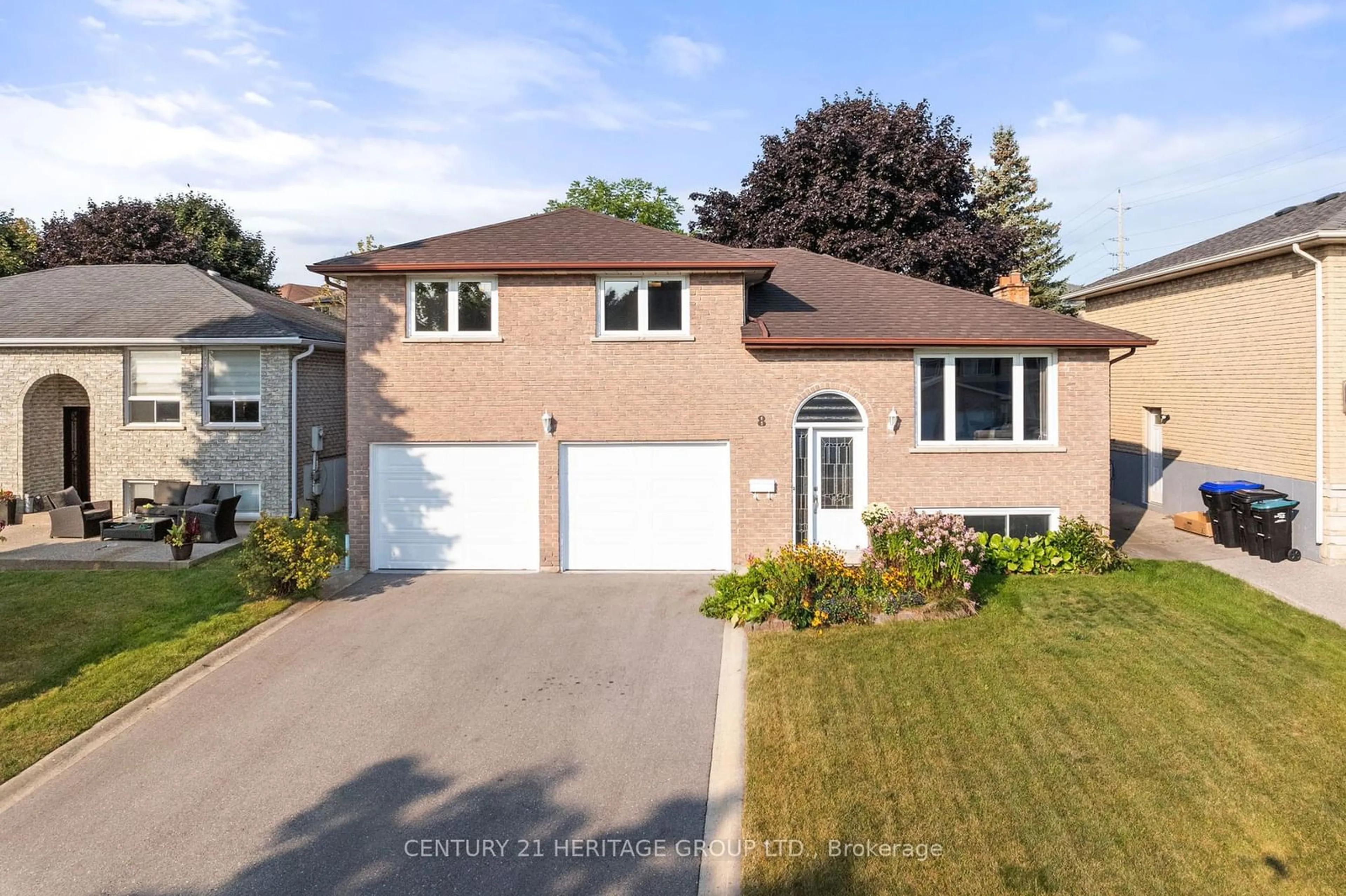 Frontside or backside of a home, the street view for 8 Wood Cres, Bradford West Gwillimbury Ontario L3Z 2G2