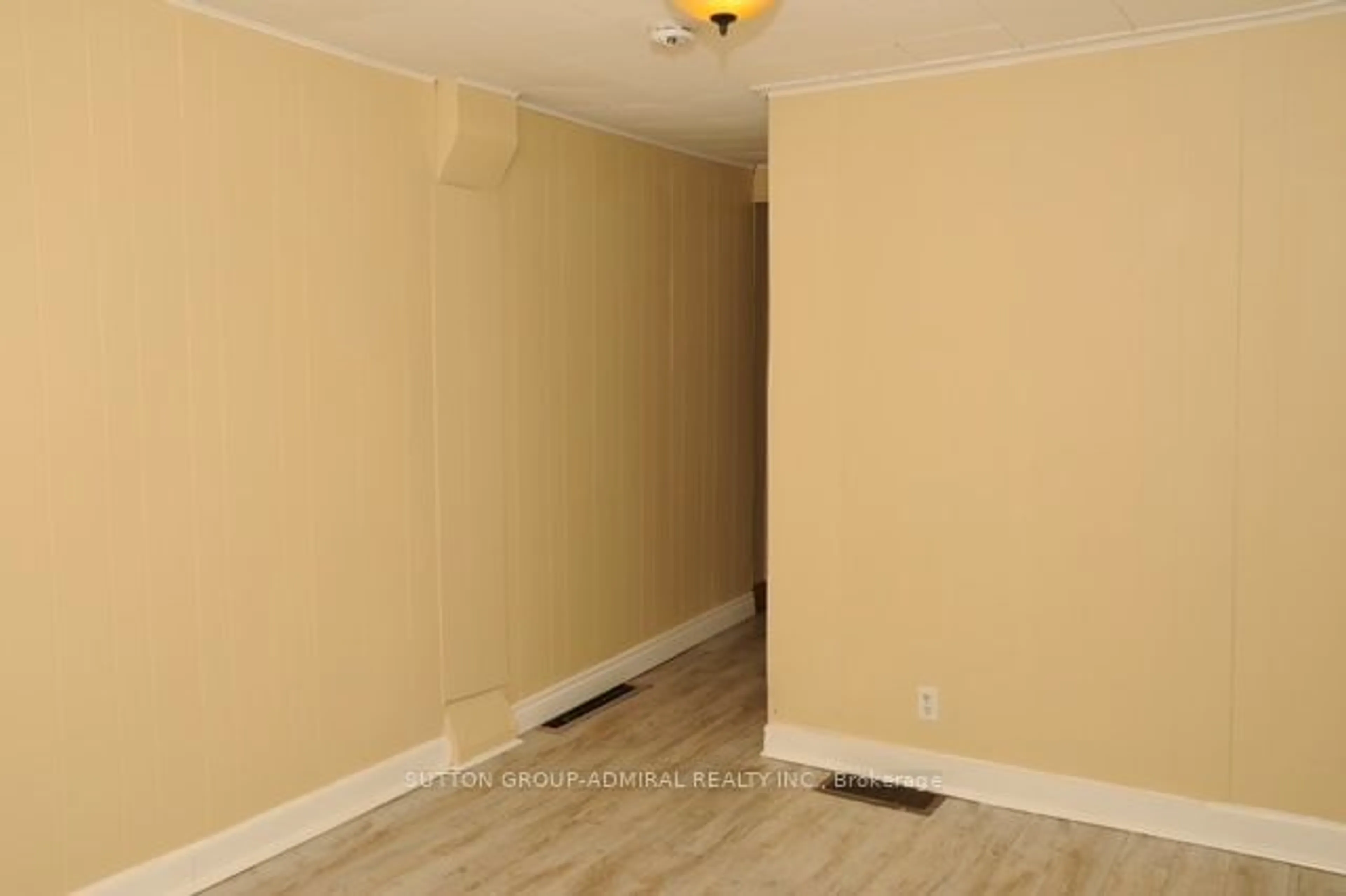 A pic of a room, wood floors for 32-34 Superior St, Newmarket Ontario L3Y 3X3