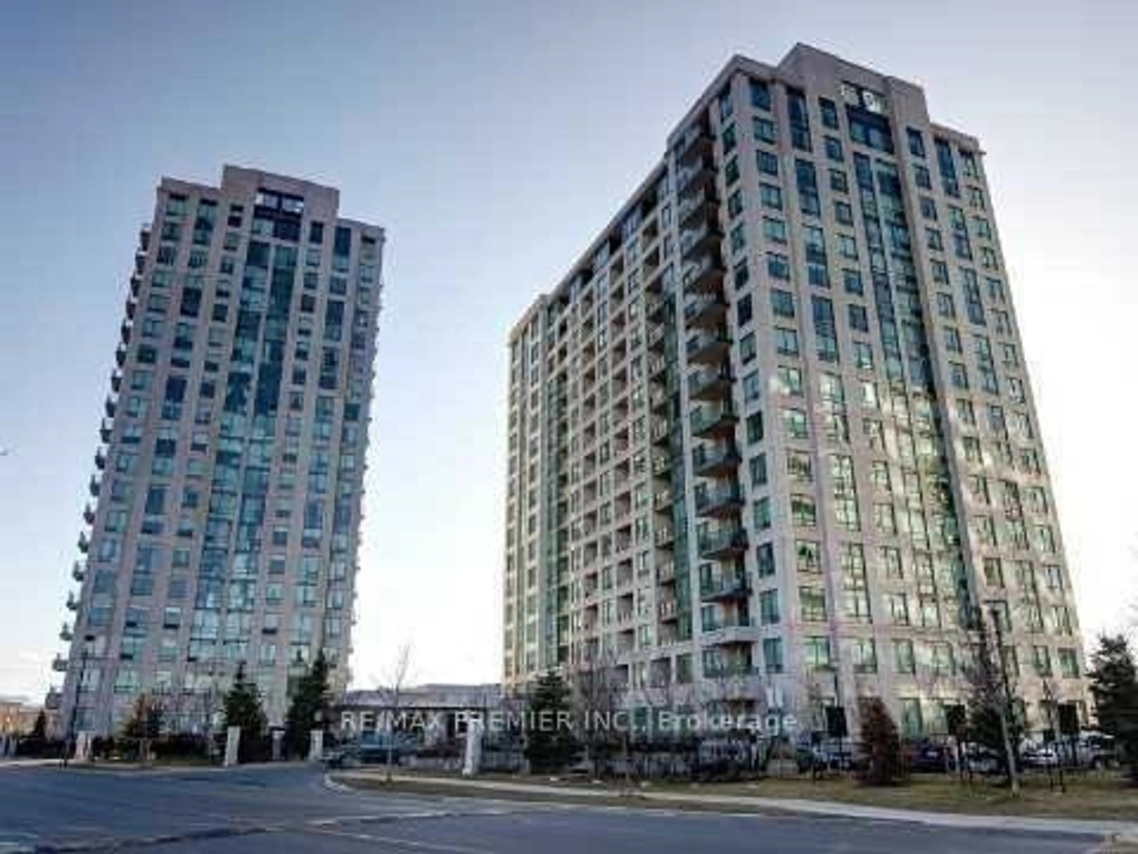 A pic from exterior of the house or condo for 88 Promenade Circ #102, Vaughan Ontario L4J 9A4