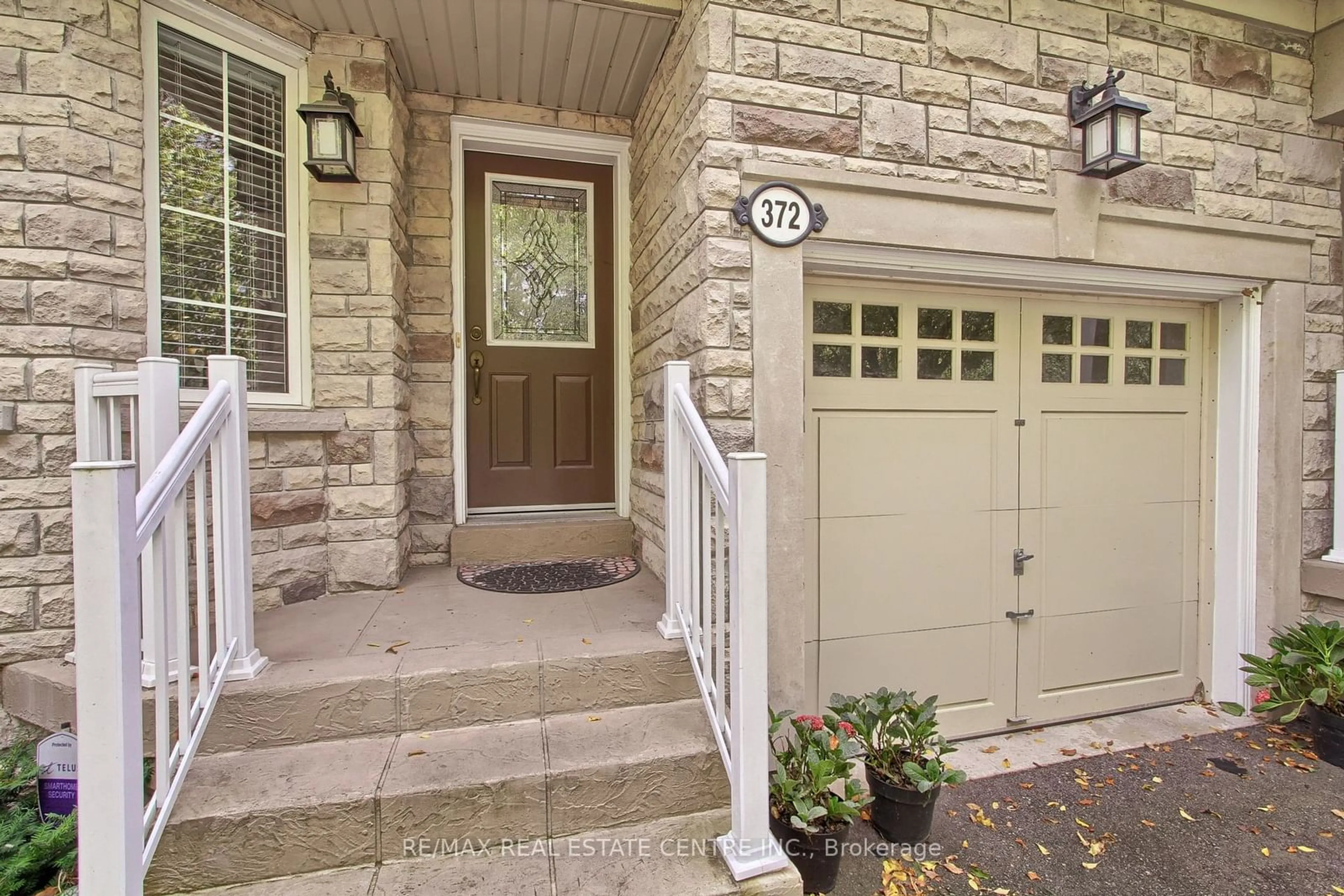 Indoor entryway, wood floors for 372 Terry Carter Cres #36, Newmarket Ontario L3Y 9G1