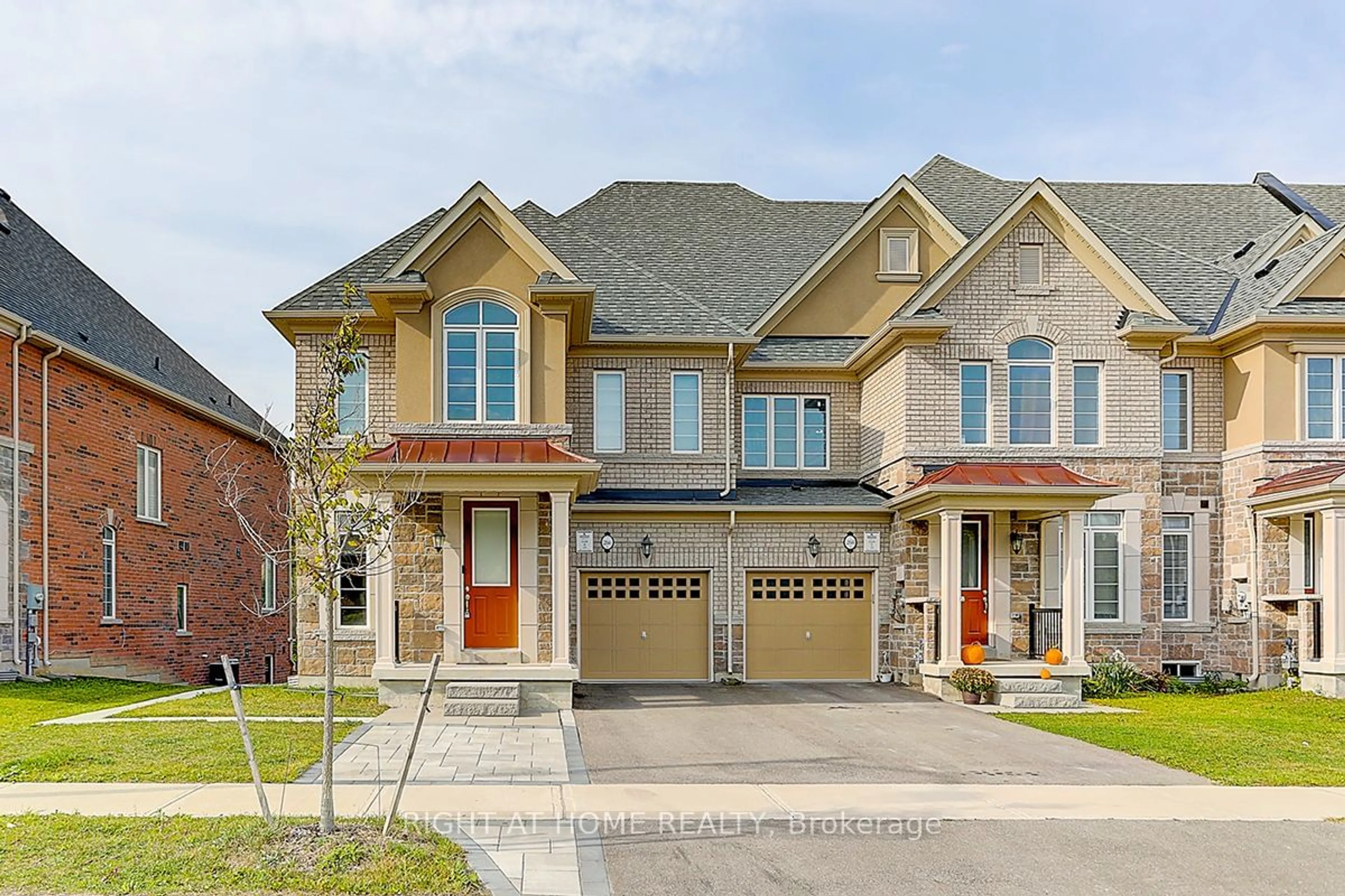 Home with brick exterior material for 266 Silk Twist Dr, East Gwillimbury Ontario L9N 0V4