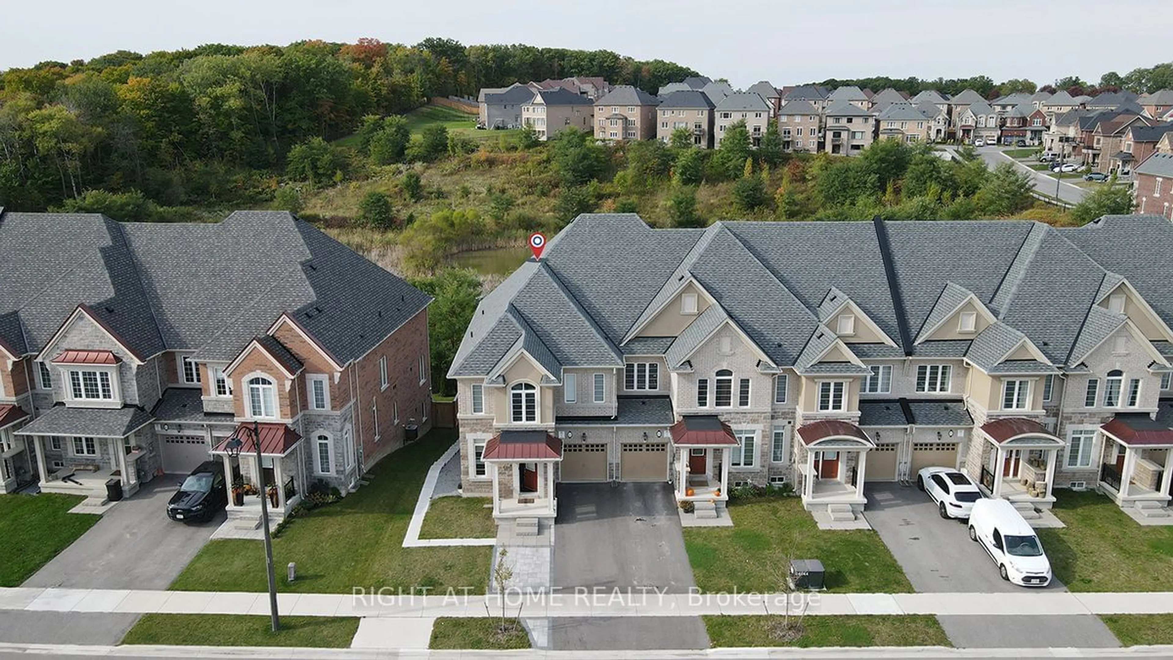 A pic from exterior of the house or condo for 266 Silk Twist Dr, East Gwillimbury Ontario L9N 0V4