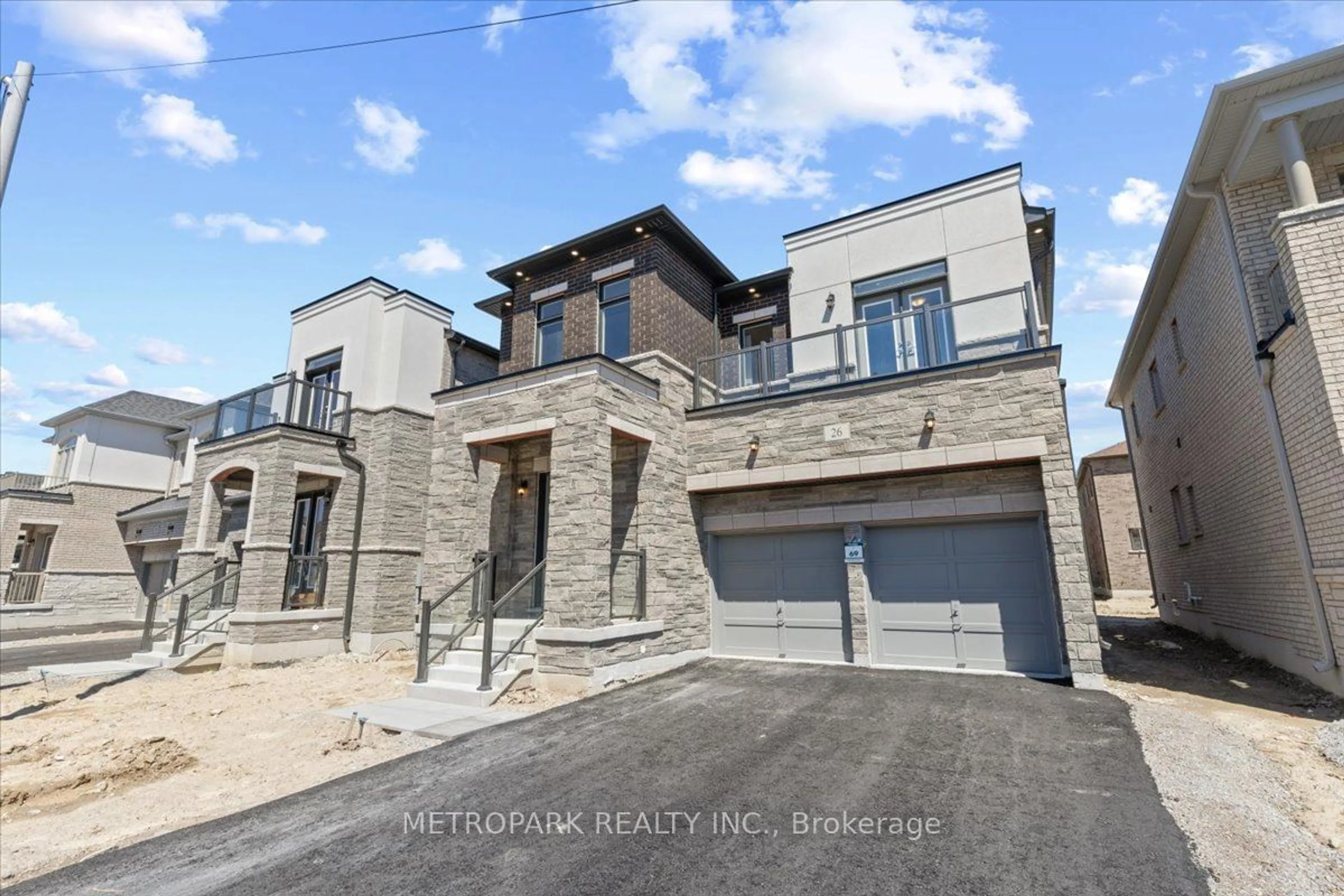 A pic from exterior of the house or condo, the street view for 26 Current Dr, Richmond Hill Ontario L4S 0M9