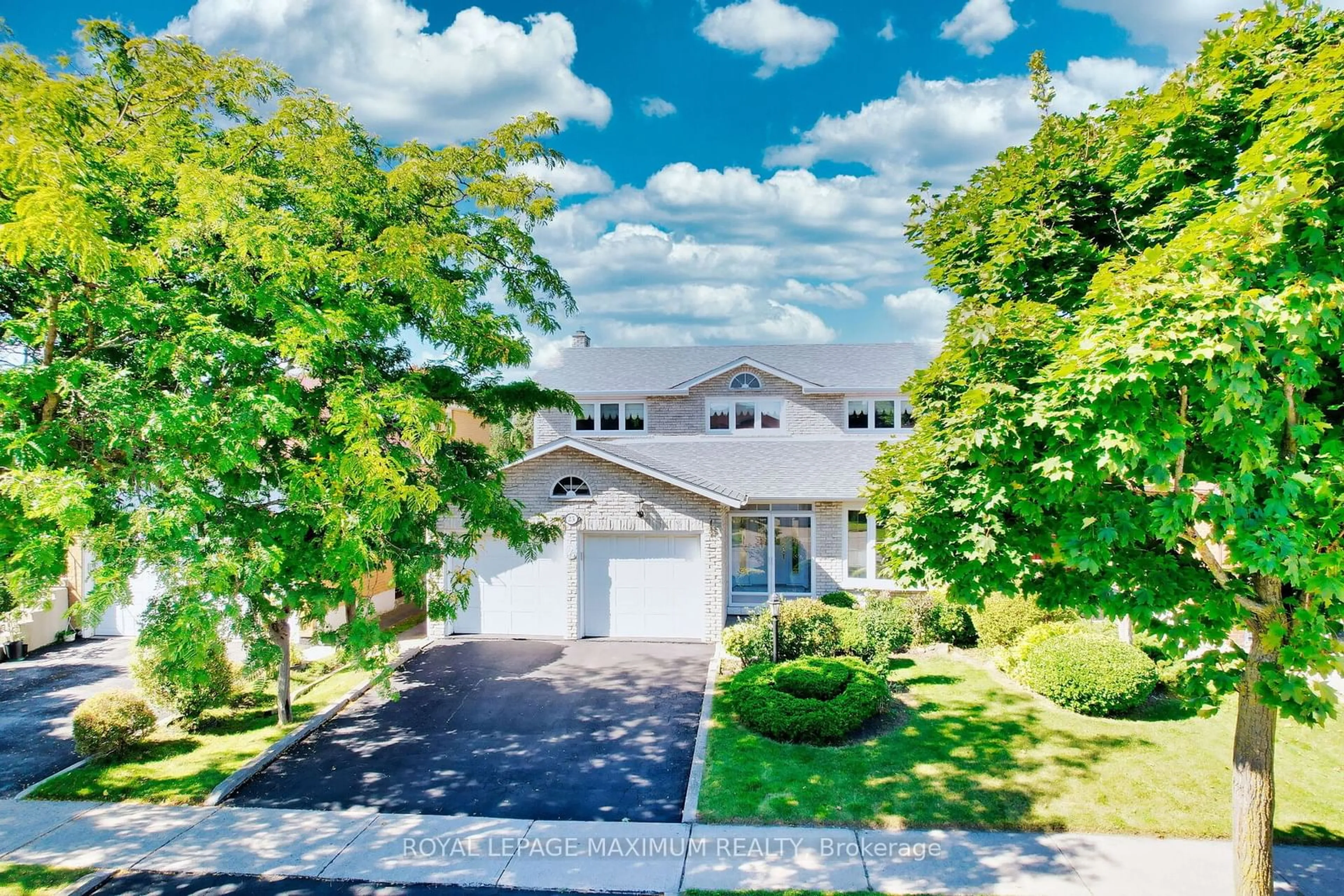 A pic from exterior of the house or condo, the street view for 25 Risebrough Crct, Markham Ontario L3R 3B9