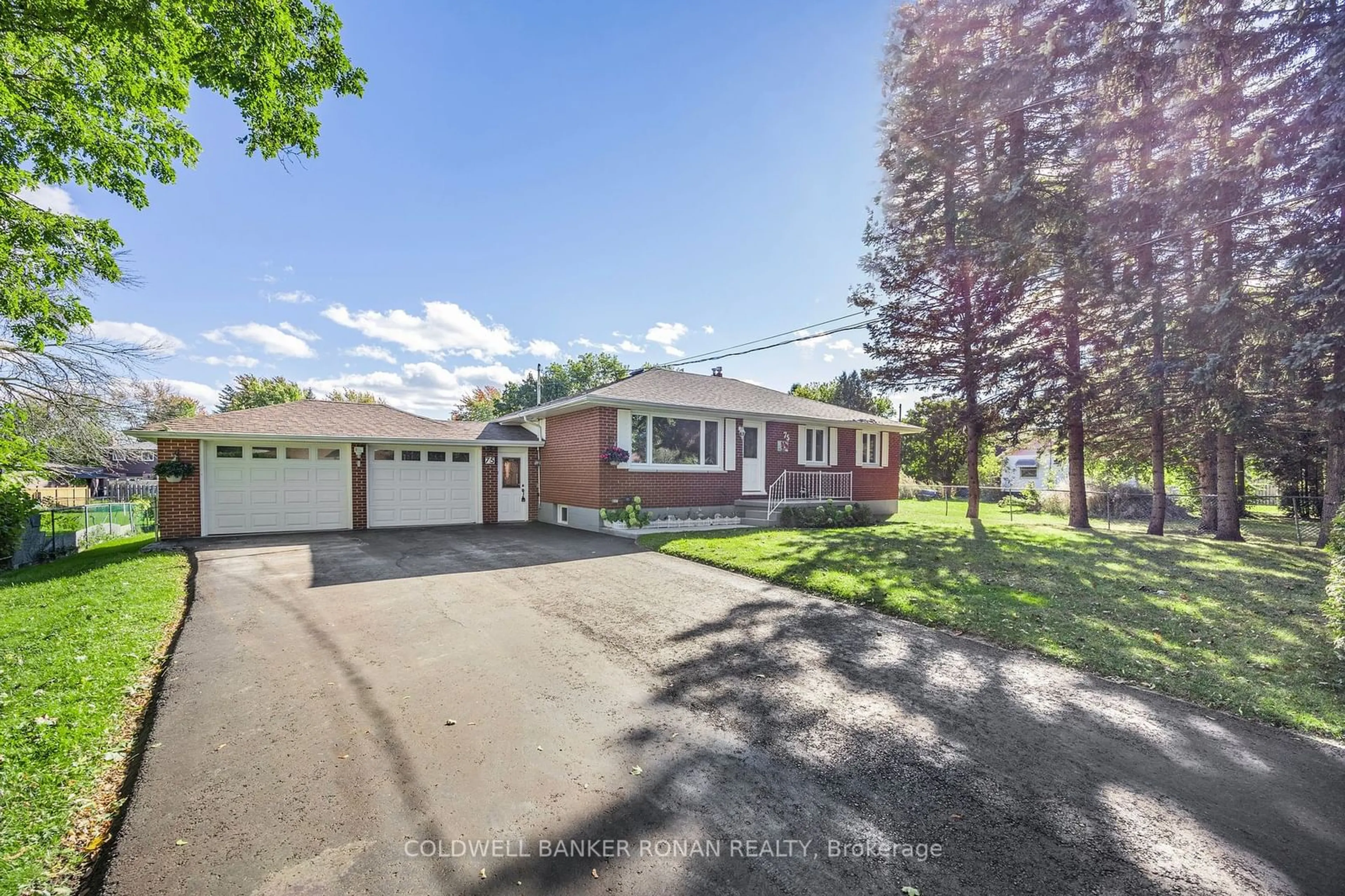 Frontside or backside of a home, the street view for 75 Lilly St, New Tecumseth Ontario L0G 1A0