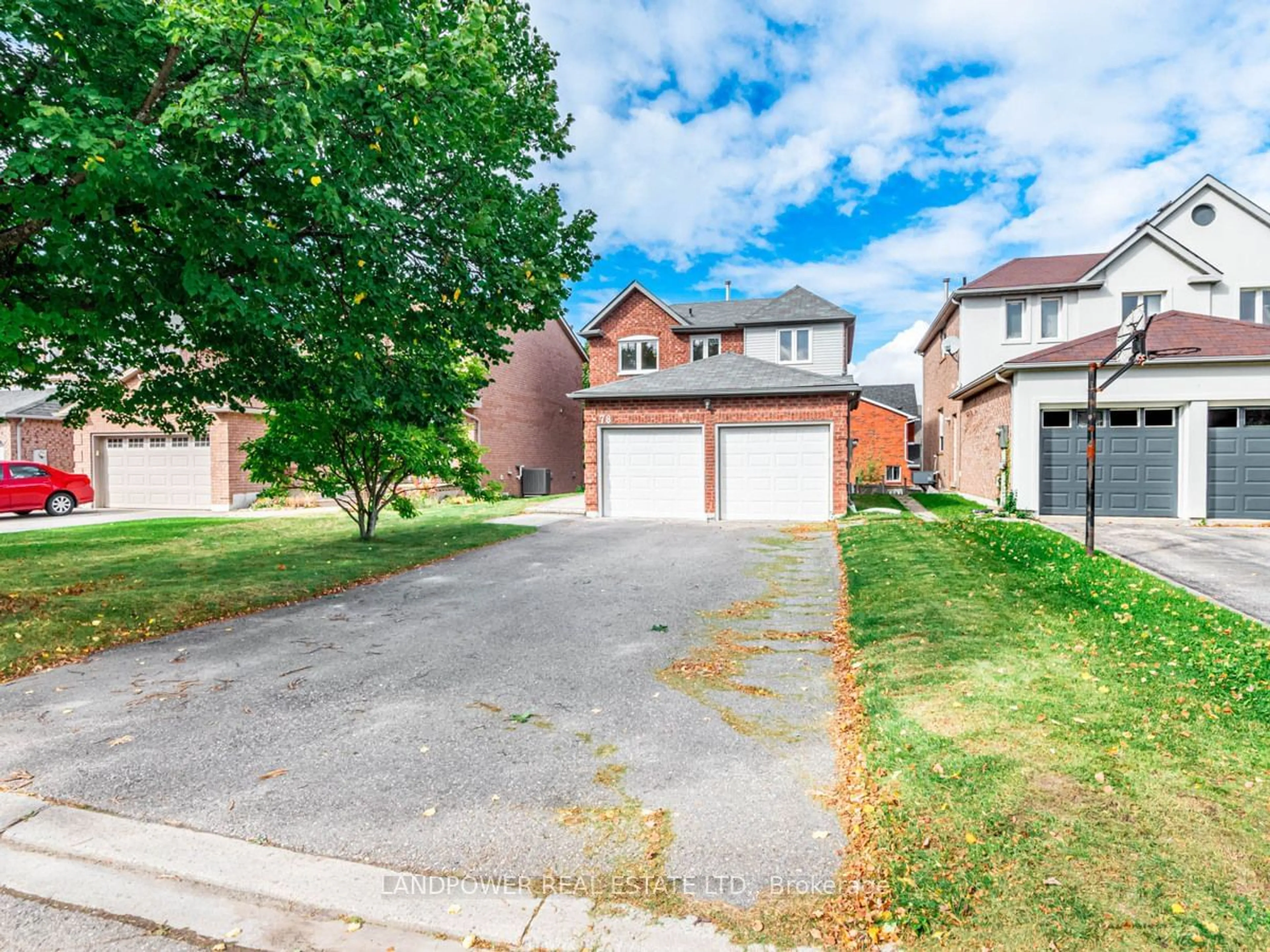 Frontside or backside of a home, the street view for 78 Bonny Meadows Dr, Aurora Ontario L4G 6M9