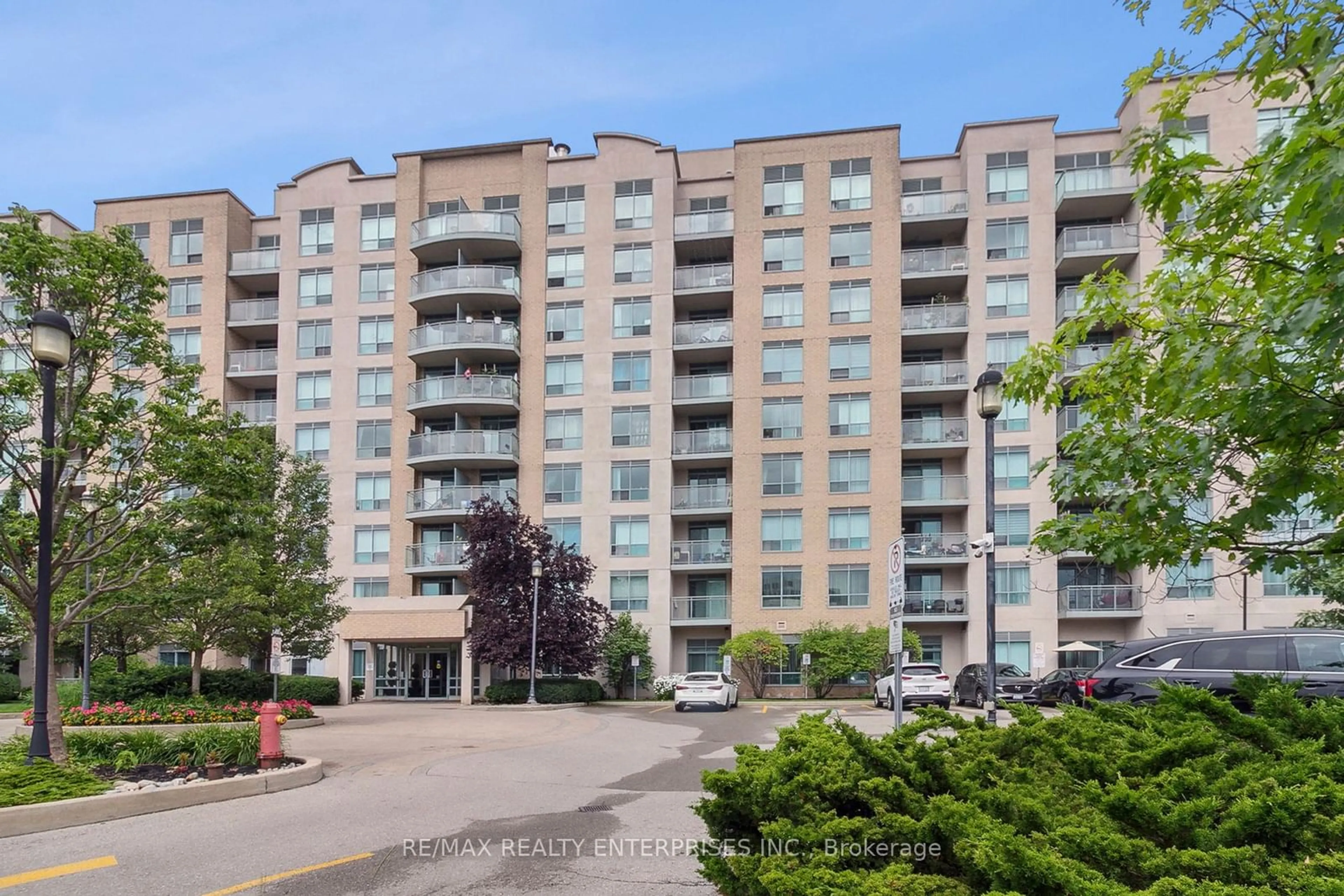 A pic from exterior of the house or condo for 51 Baffin Crt #316, Richmond Hill Ontario L4B 4P6