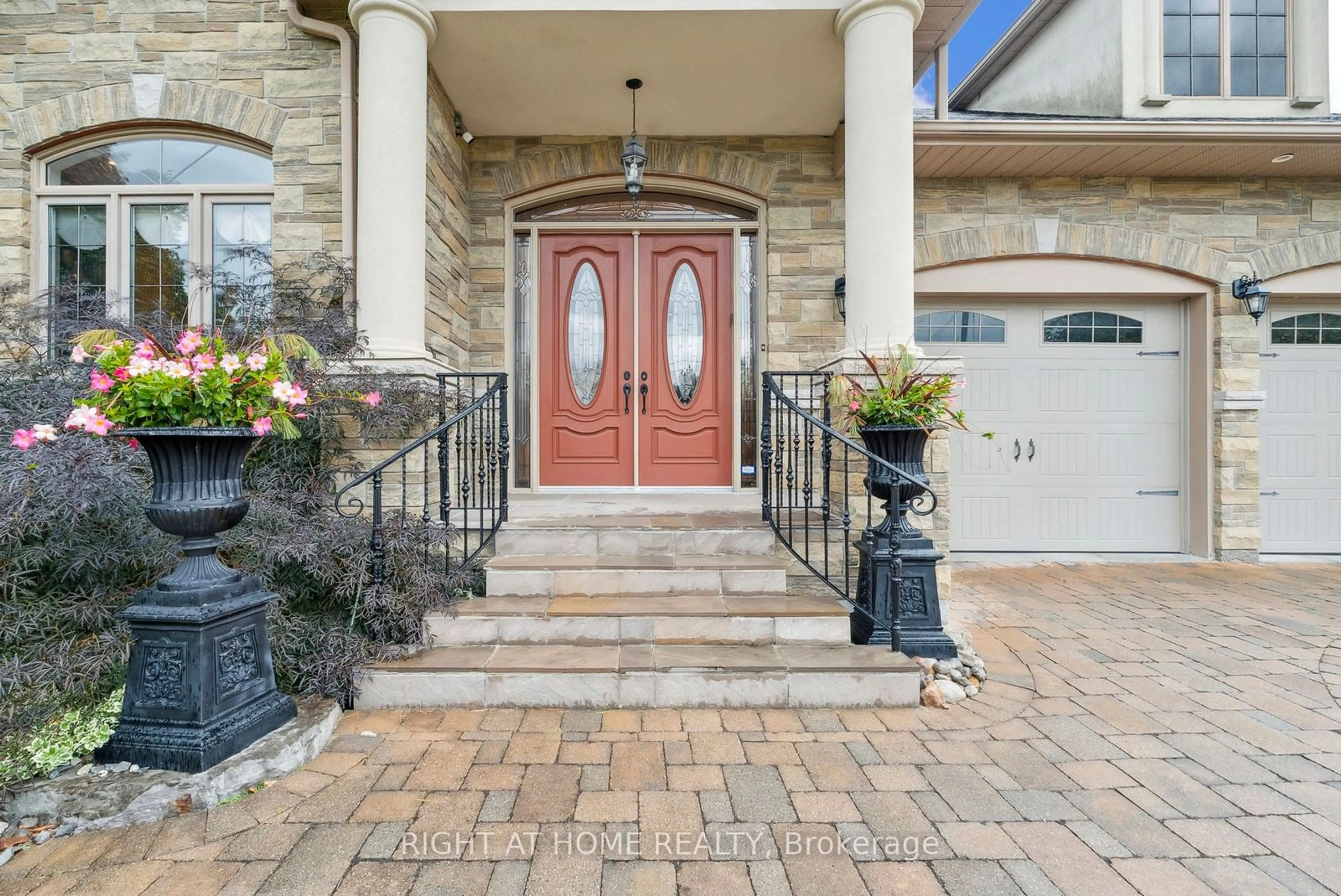 Indoor entryway, ceramic floors for 763 Third Ave, Georgina Ontario L0E 1S0