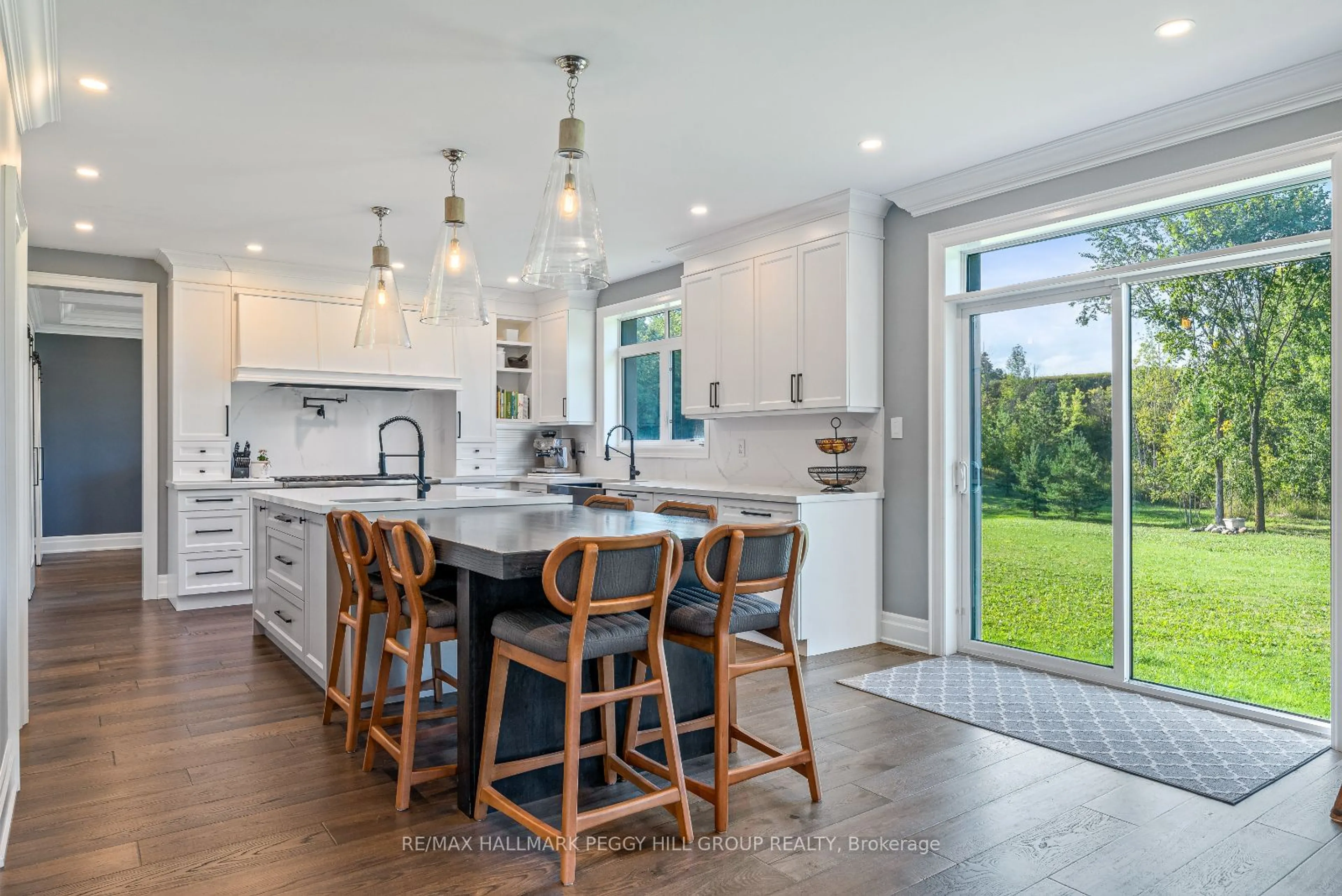 Open concept kitchen for 312 Nottingham Forest Rd, Bradford West Gwillimbury Ontario L3Z 0H2