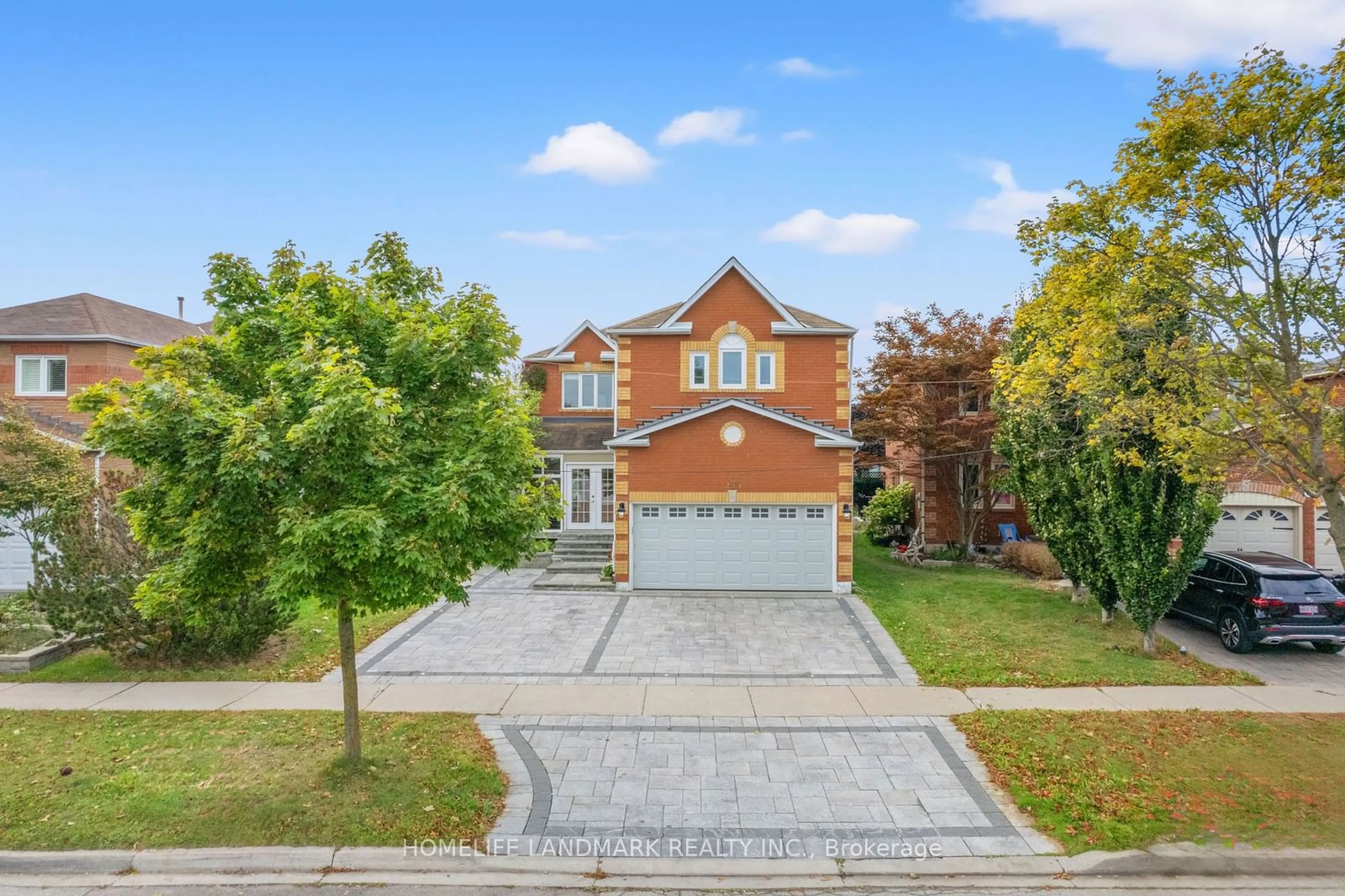 A pic from exterior of the house or condo, the street view for 135 Bernard Ave, Richmond Hill Ontario L4C 9Z6