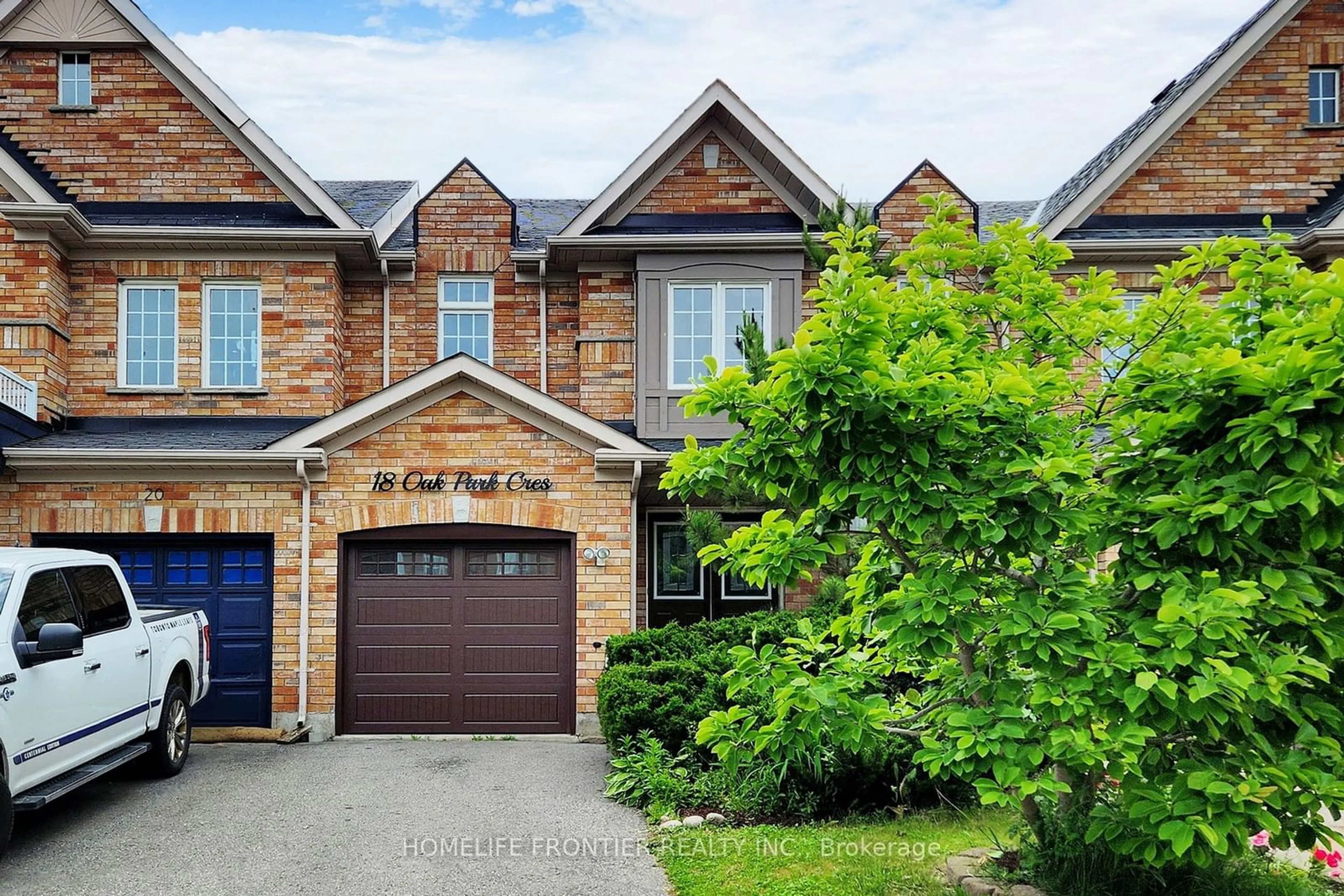 A pic from exterior of the house or condo, cottage for 18 Oak Park Cres, Vaughan Ontario L6A 0B3