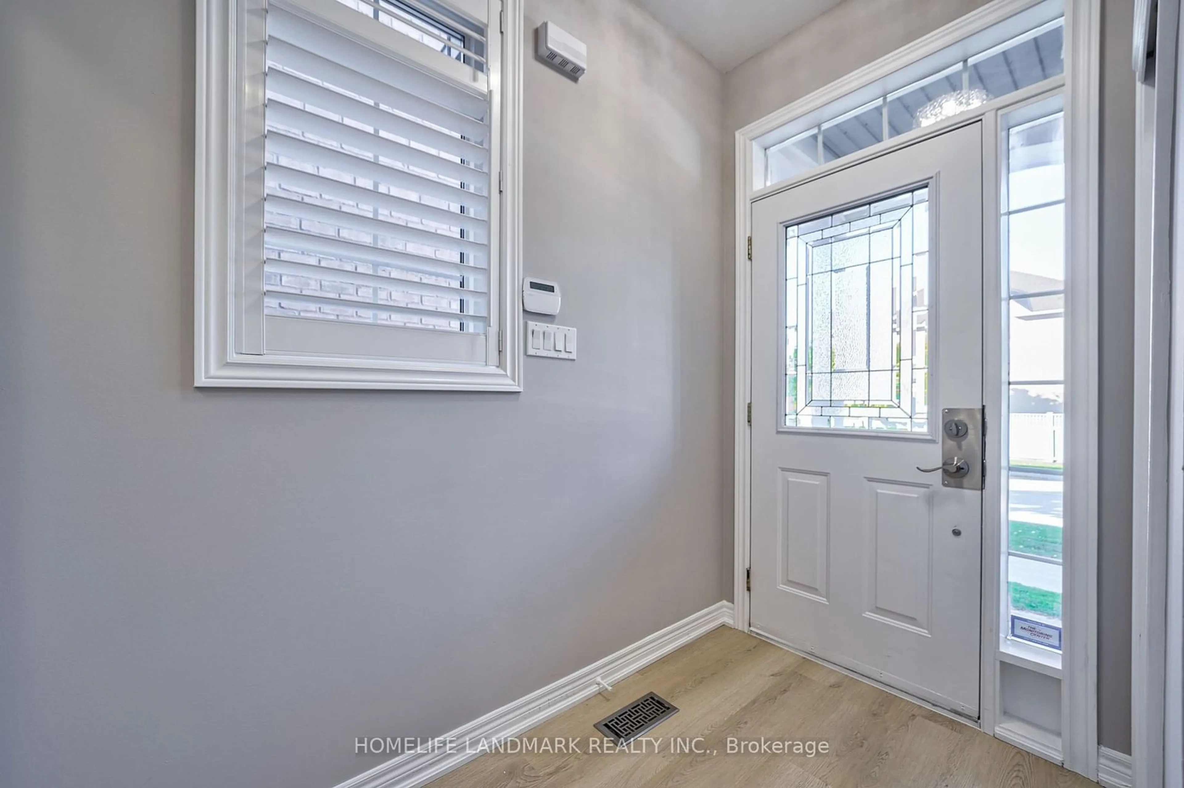 Indoor entryway, wood floors for 86 Heathfield Ave, Markham Ontario L6C 3C1