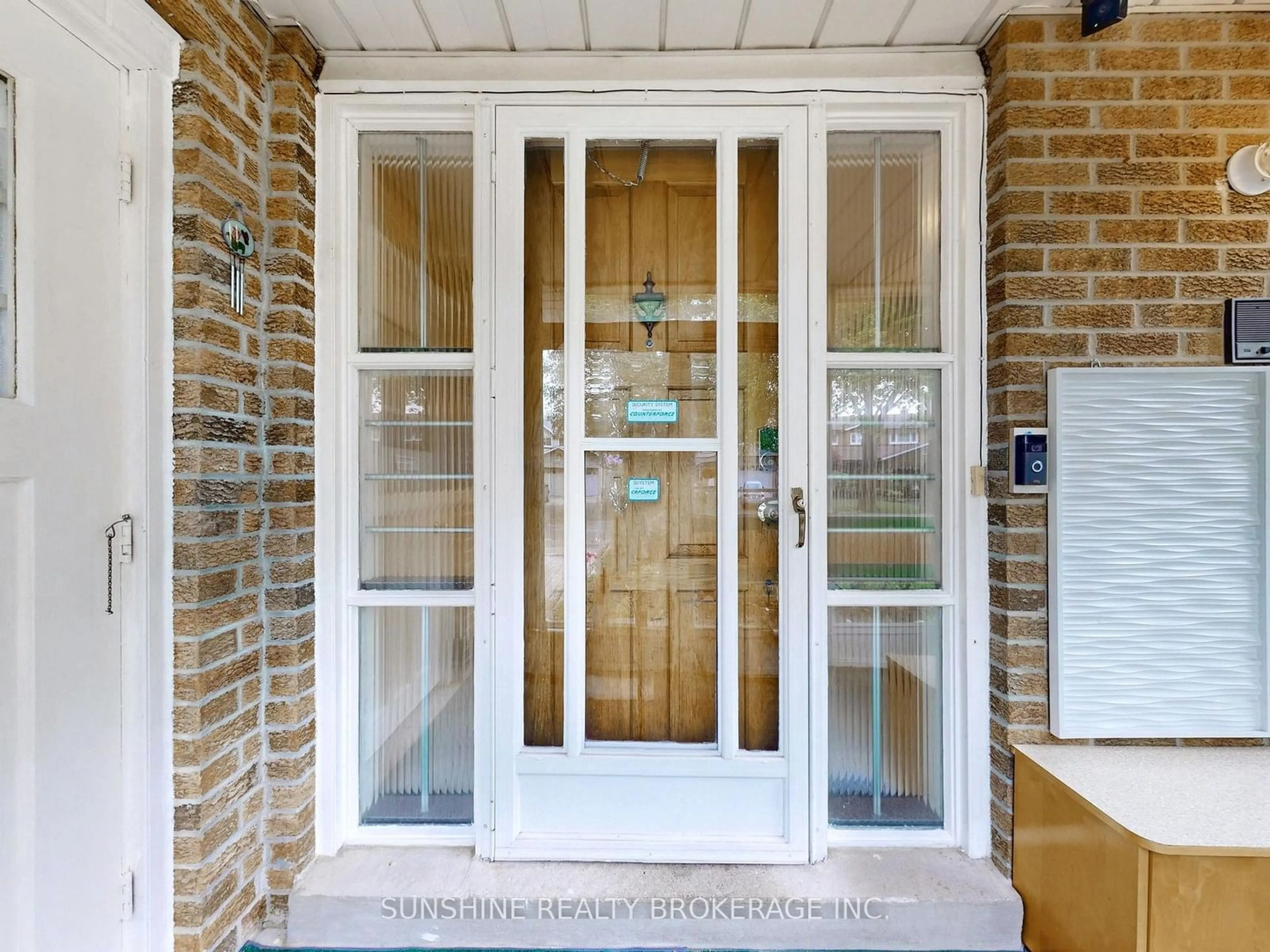 Indoor entryway, wood floors for 103 Longmeadow Cres, Markham Ontario L3R 3J6