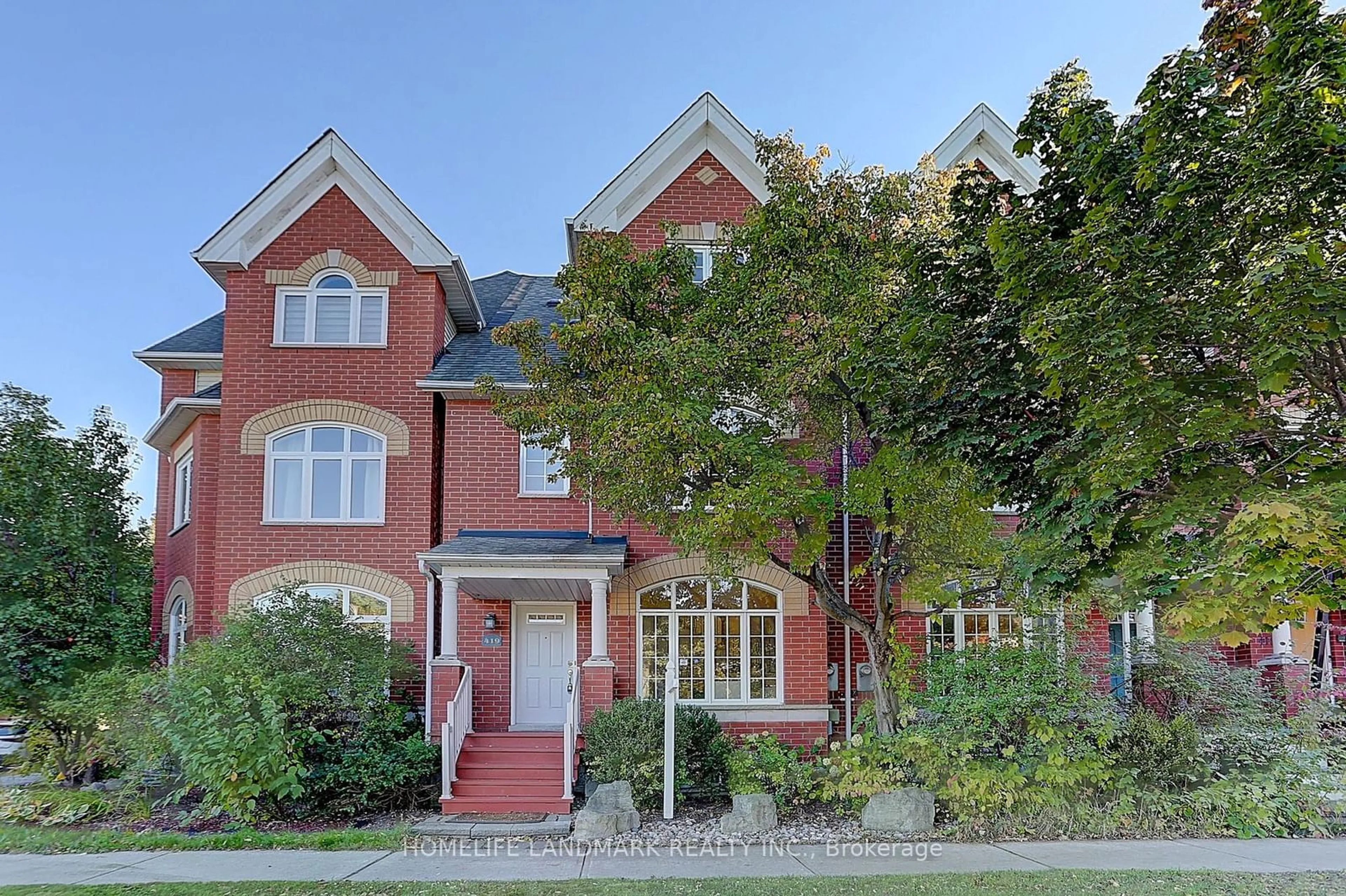 A pic from exterior of the house or condo, the street view for 419 Bantry Ave, Richmond Hill Ontario L4B 4E9