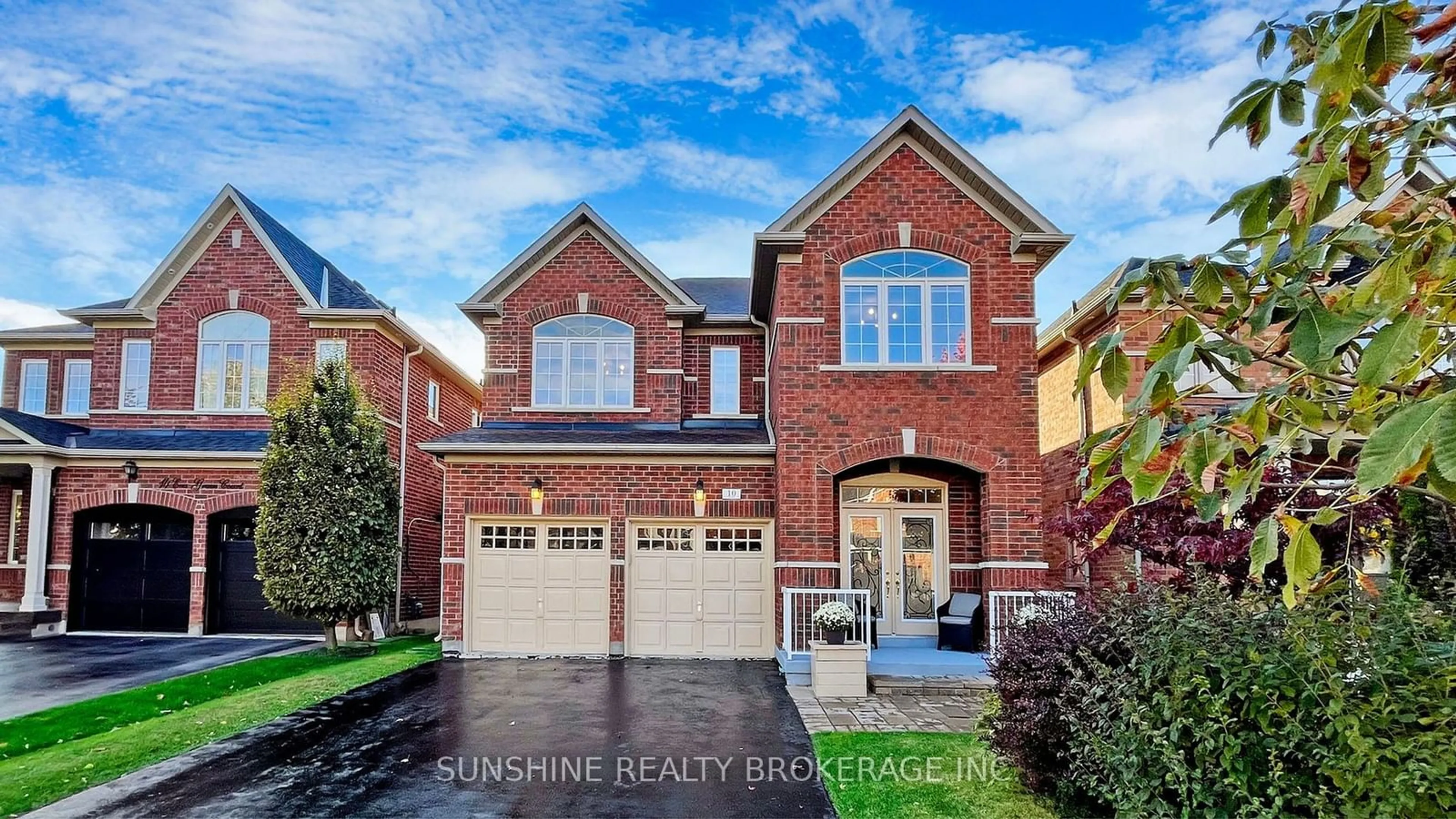 Home with brick exterior material for 10 Eva Grove Crt, Whitchurch-Stouffville Ontario L4A 0S4