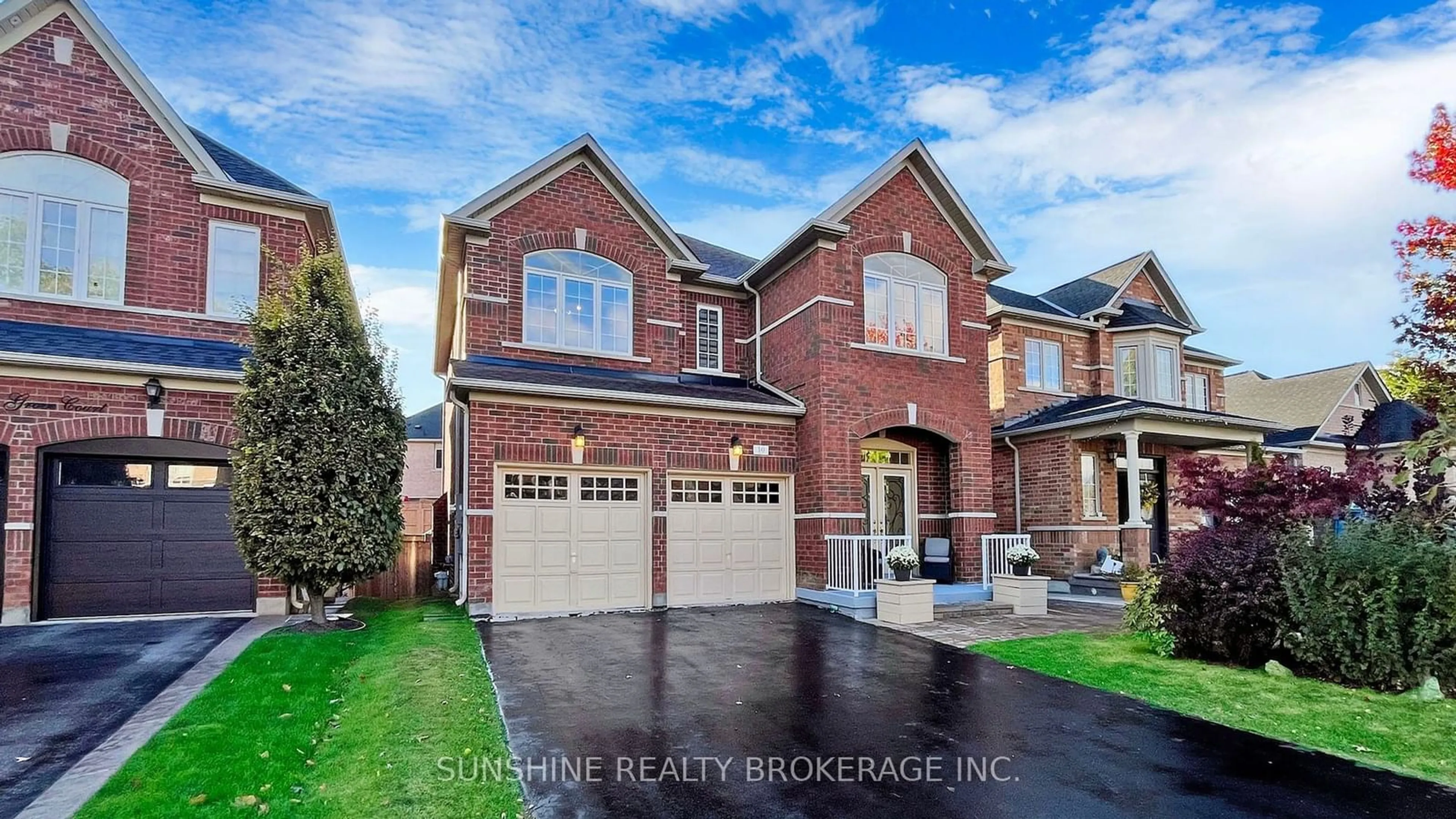 Home with brick exterior material for 10 Eva Grove Crt, Whitchurch-Stouffville Ontario L4A 0S4