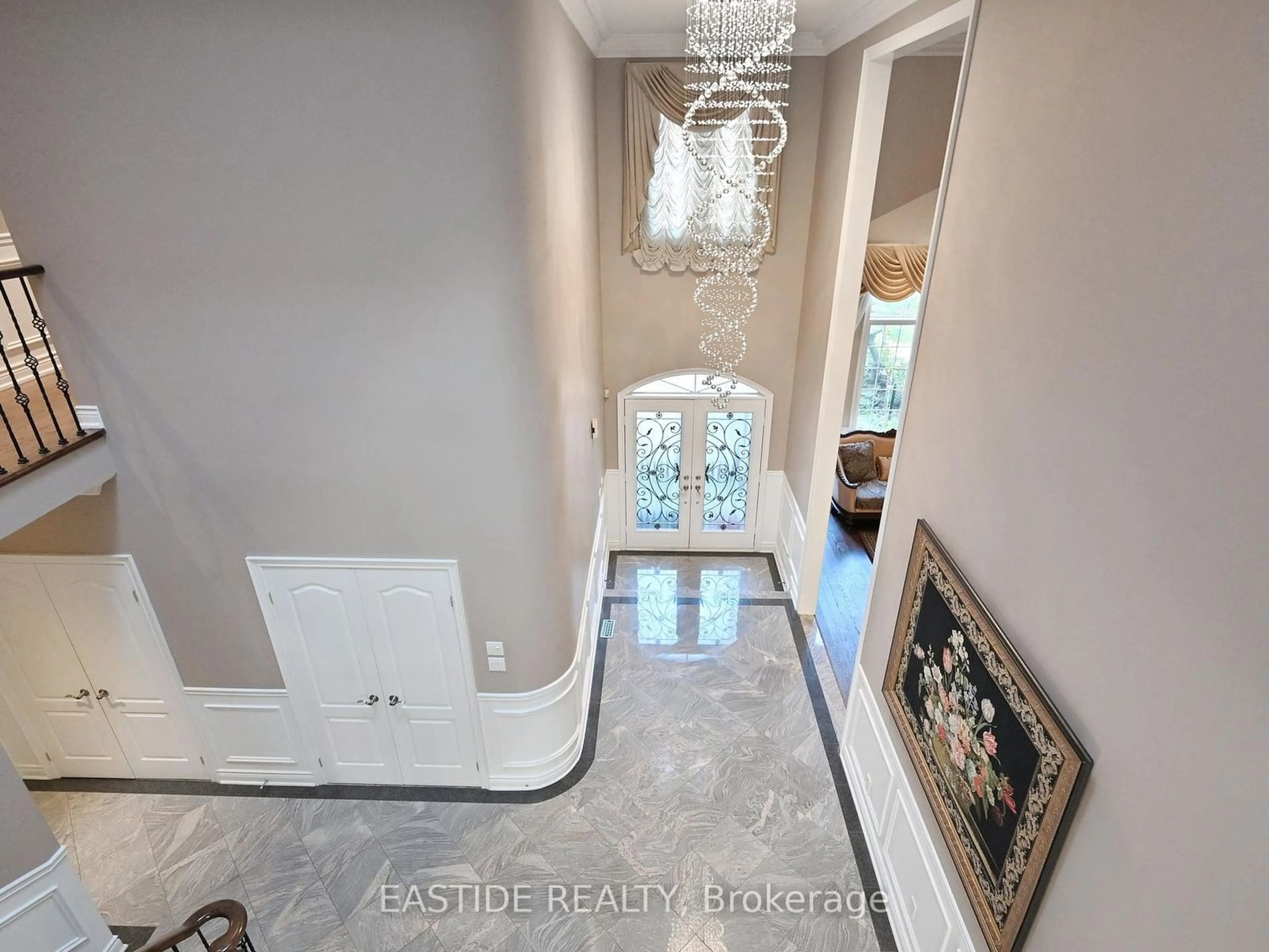 Indoor foyer, wood floors for 27 Brimwood Cres, Richmond Hill Ontario L4B 4B6