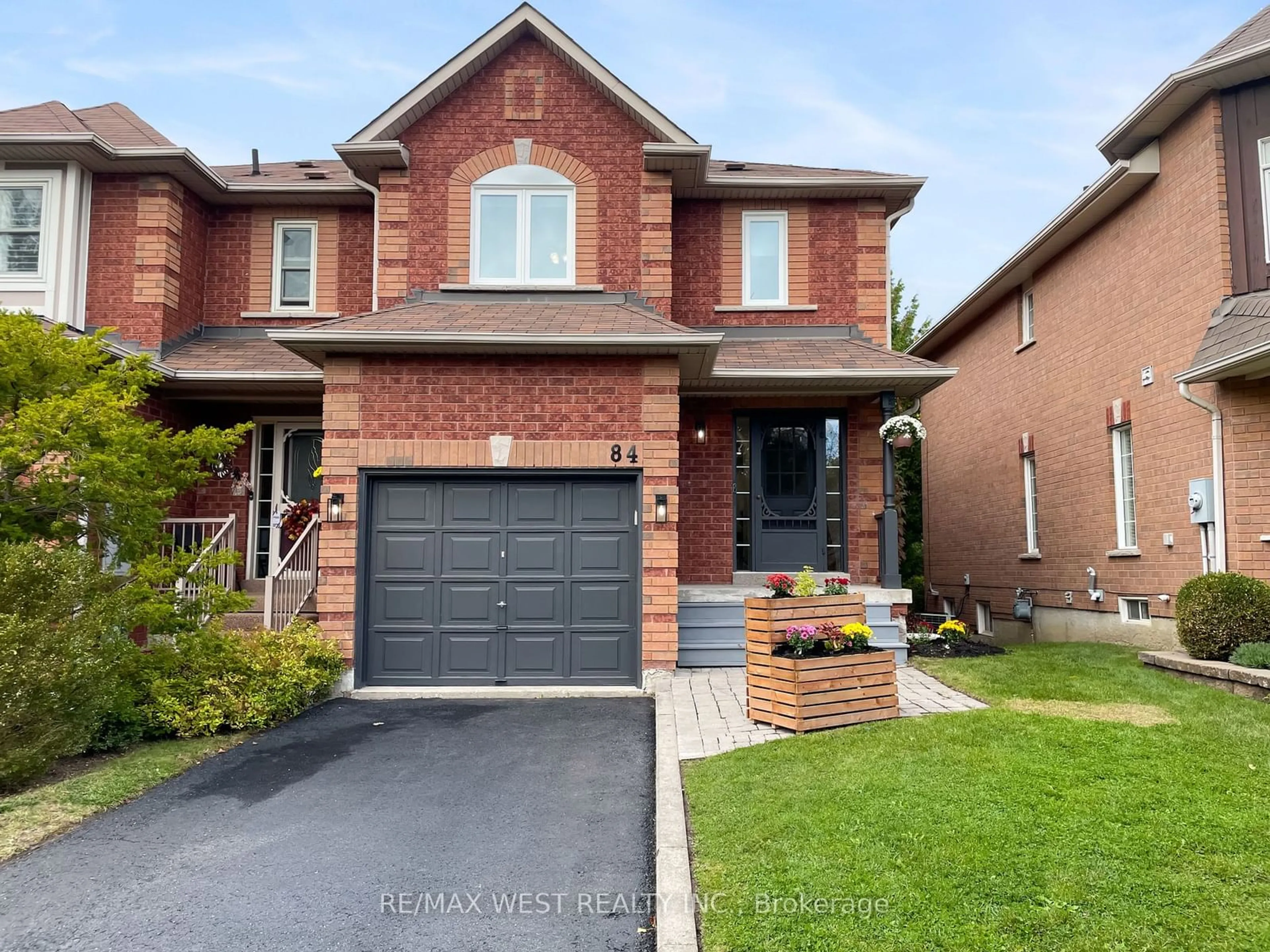 Home with brick exterior material for 84 Willoway, Whitchurch-Stouffville Ontario L4A 1K6