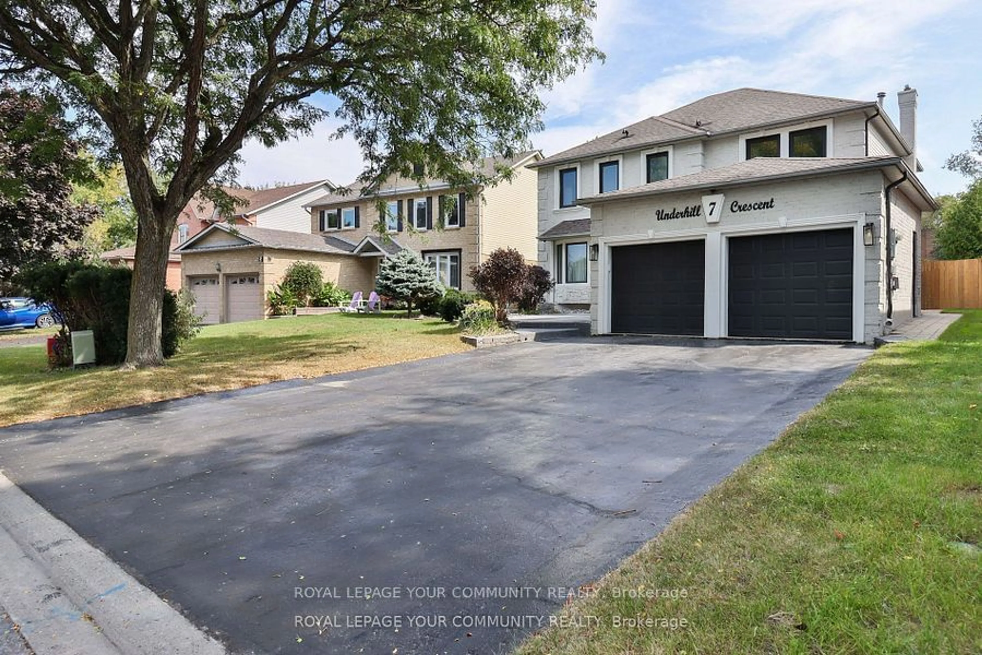 Frontside or backside of a home, the street view for 7 Underhill Cres, Aurora Ontario L4G 5S2