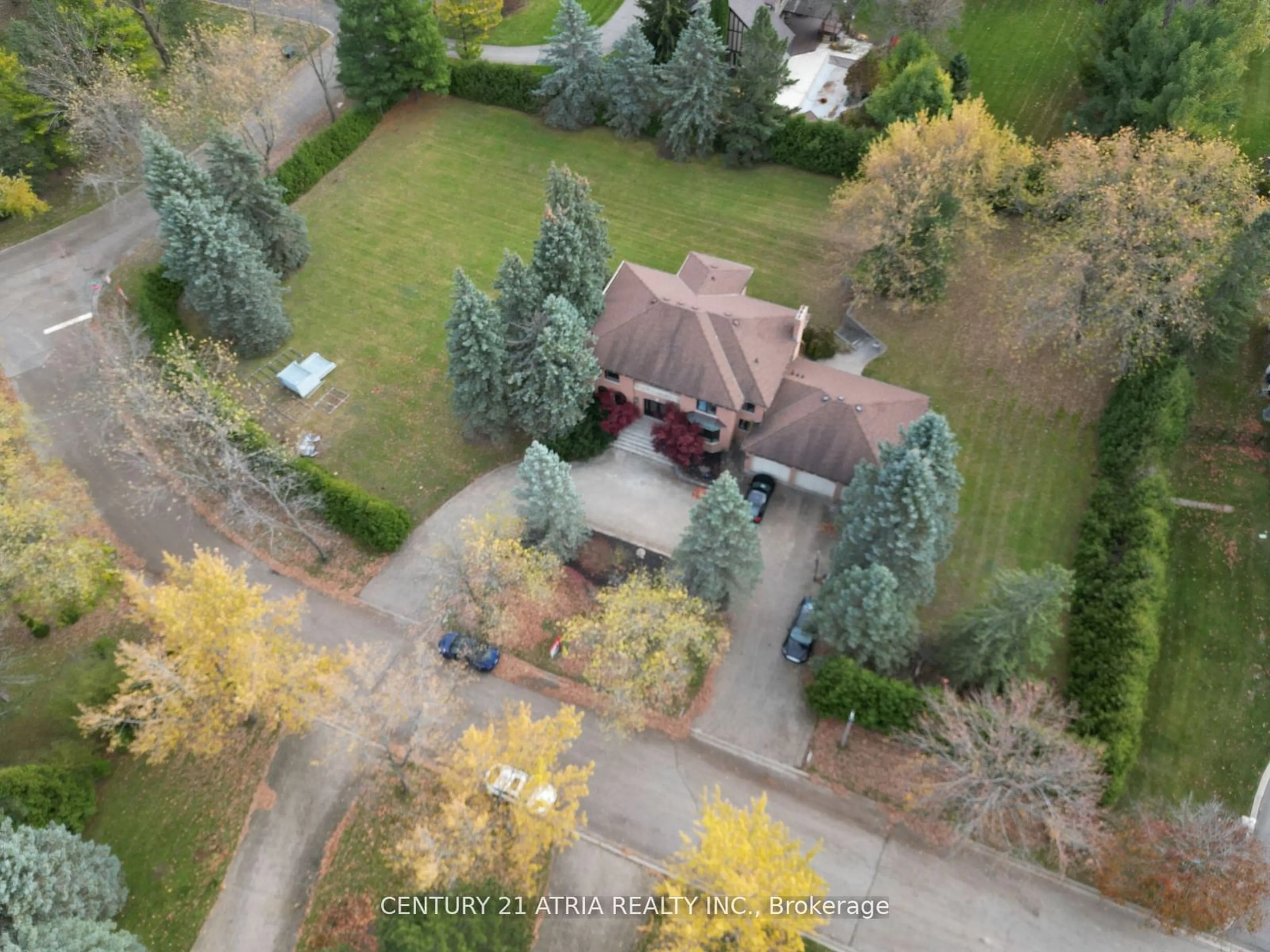 Frontside or backside of a home, the street view for 3 Deer Run Crt, Richmond Hill Ontario L4E 3M1