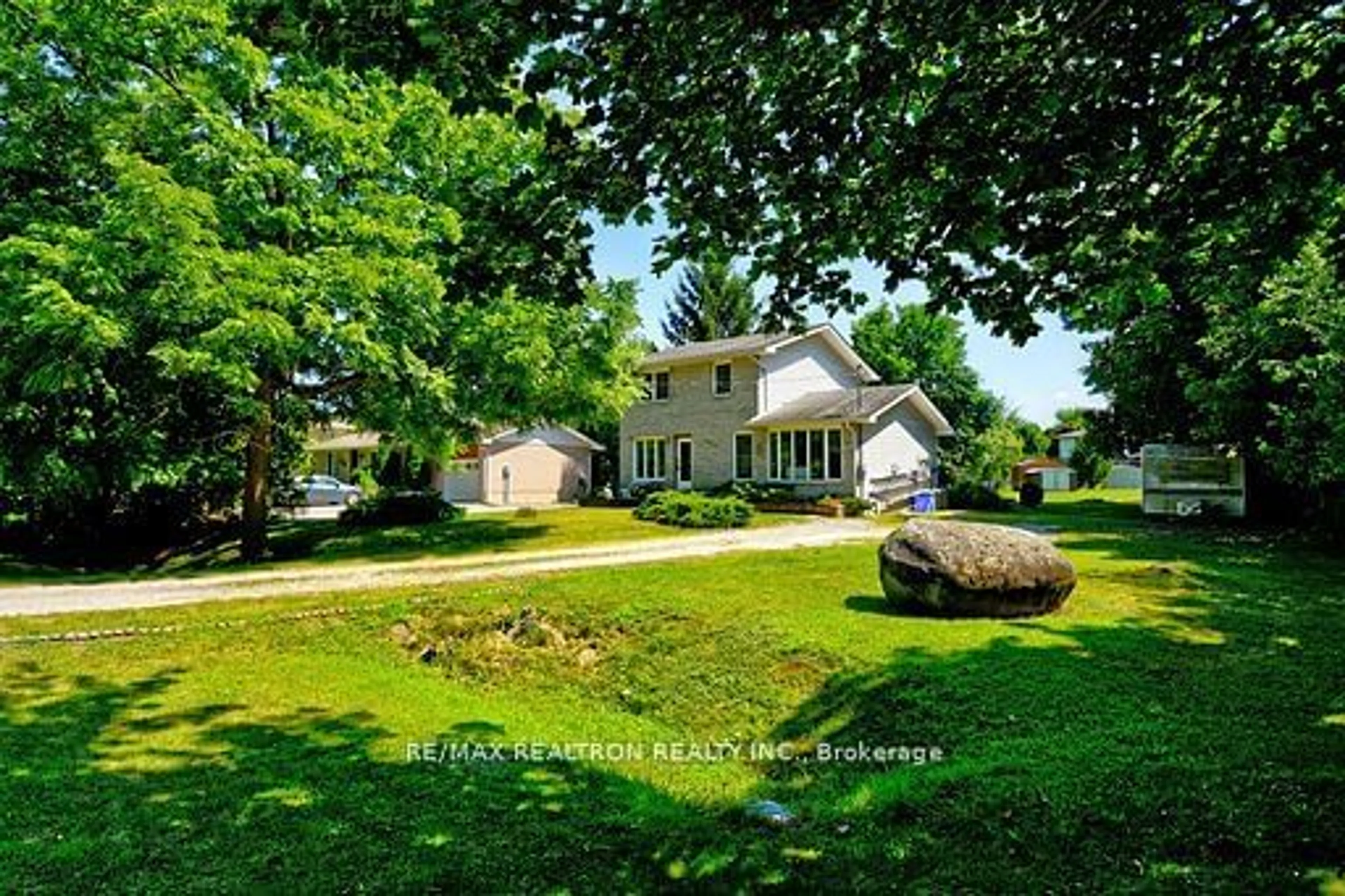 Frontside or backside of a home, cottage for 589 Lake Dr, Georgina Ontario L0E 1S0