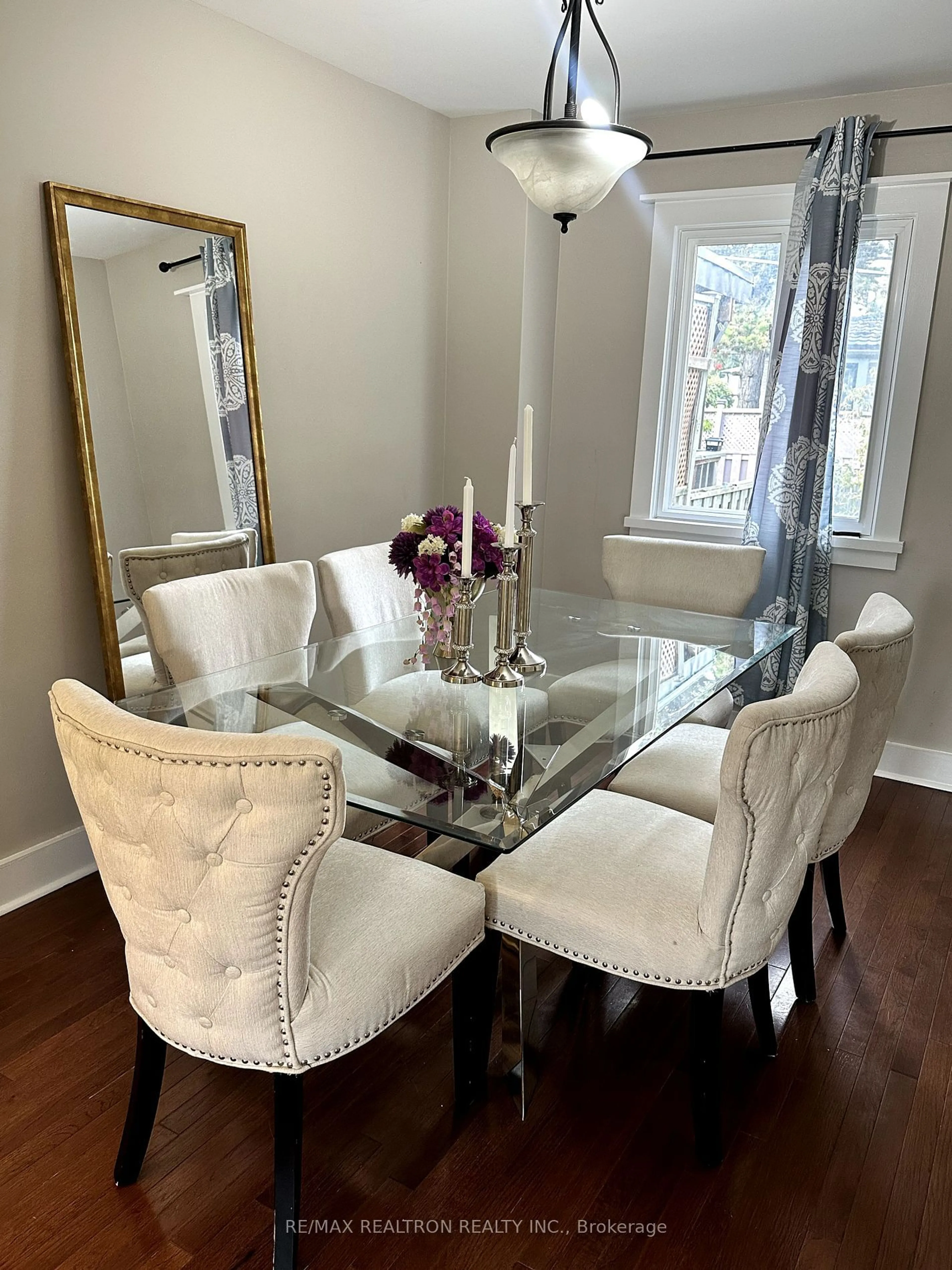 Dining room, wood floors for 328 Browndale Cres, Richmond Hill Ontario L4C 3J3