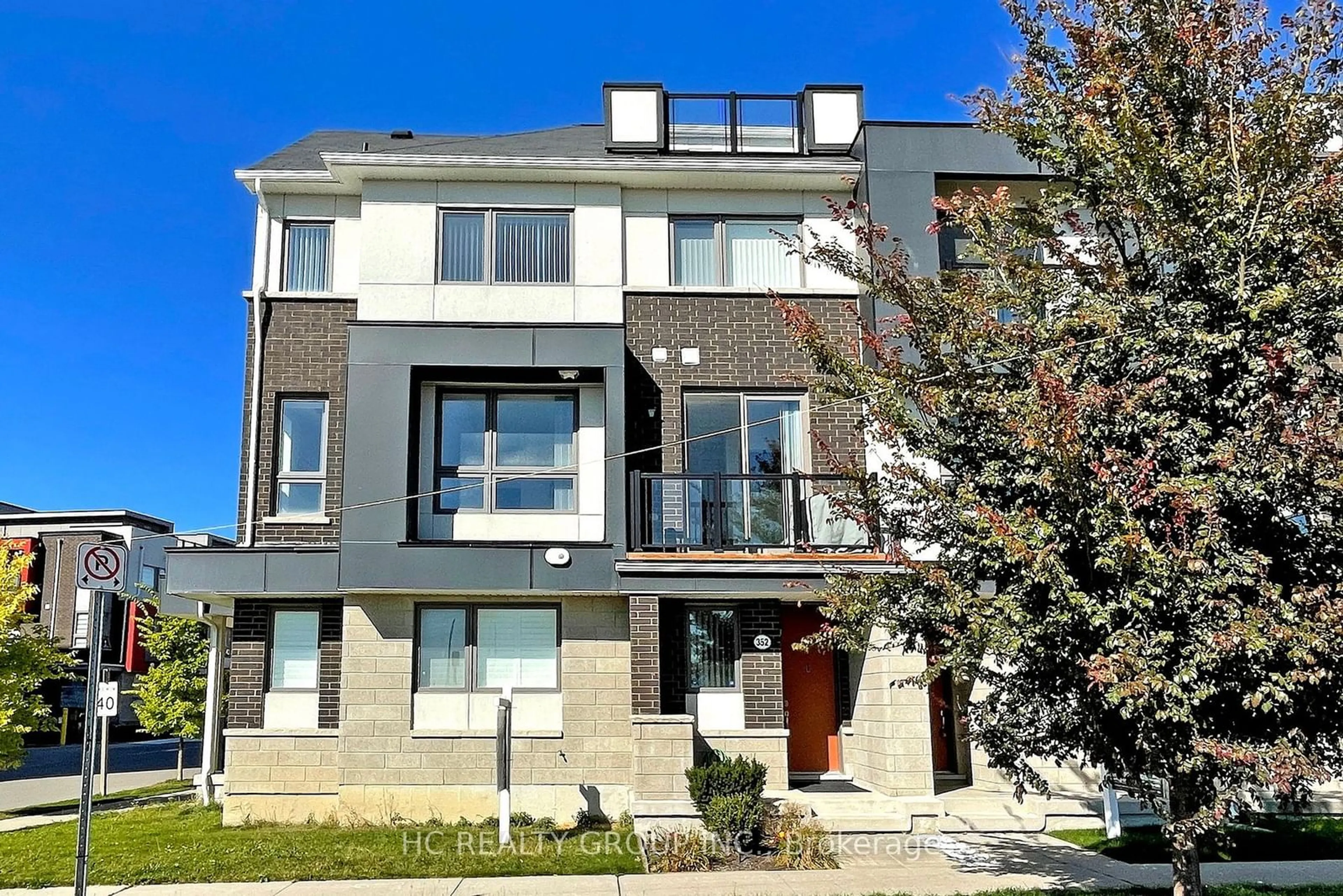 A pic from exterior of the house or condo, the street view for 352 Arthur Bonner Ave, Markham Ontario L6B 1N2