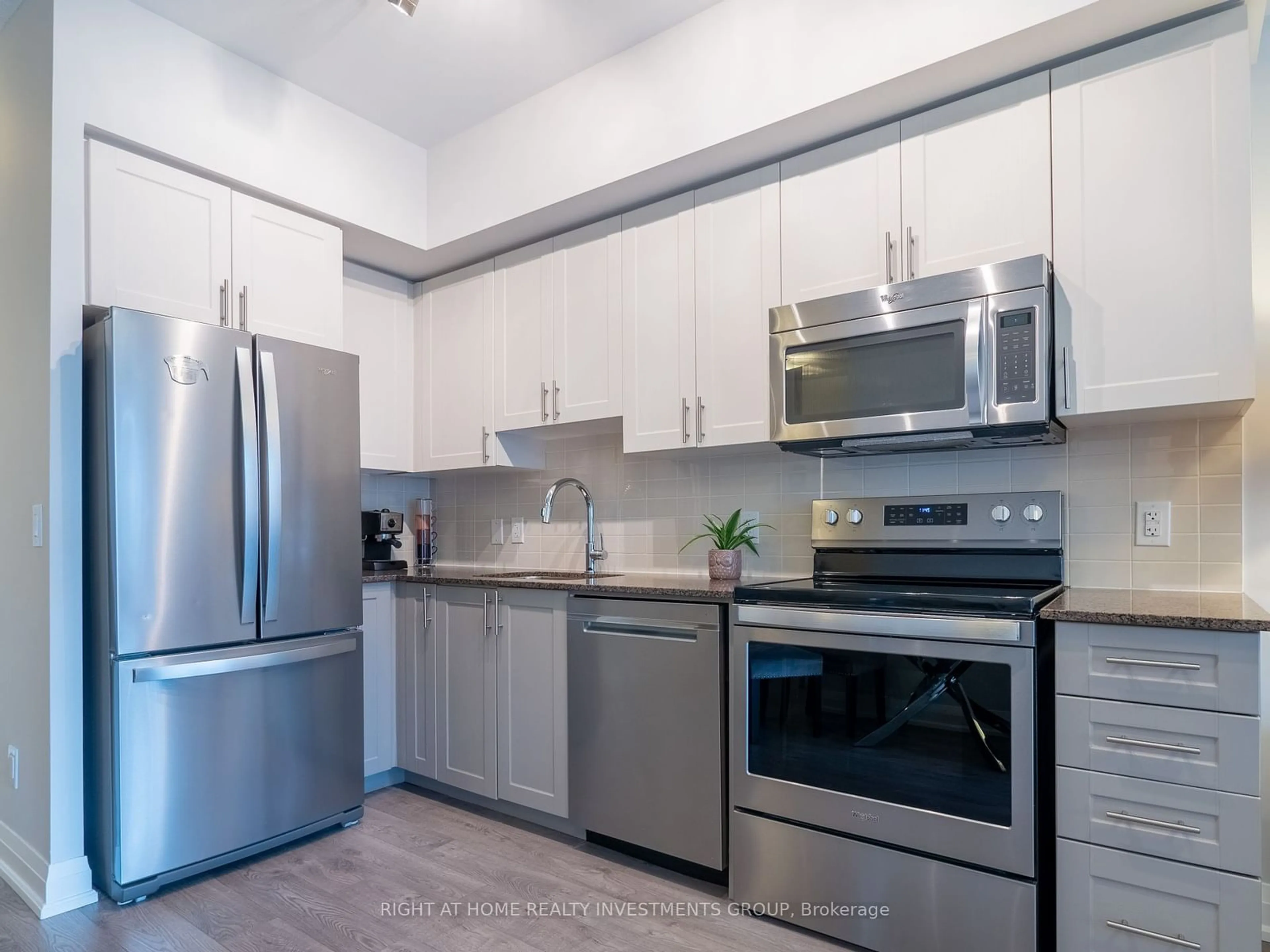 Open concept kitchen for 85 North Park Rd #208, Vaughan Ontario L4J 0H9