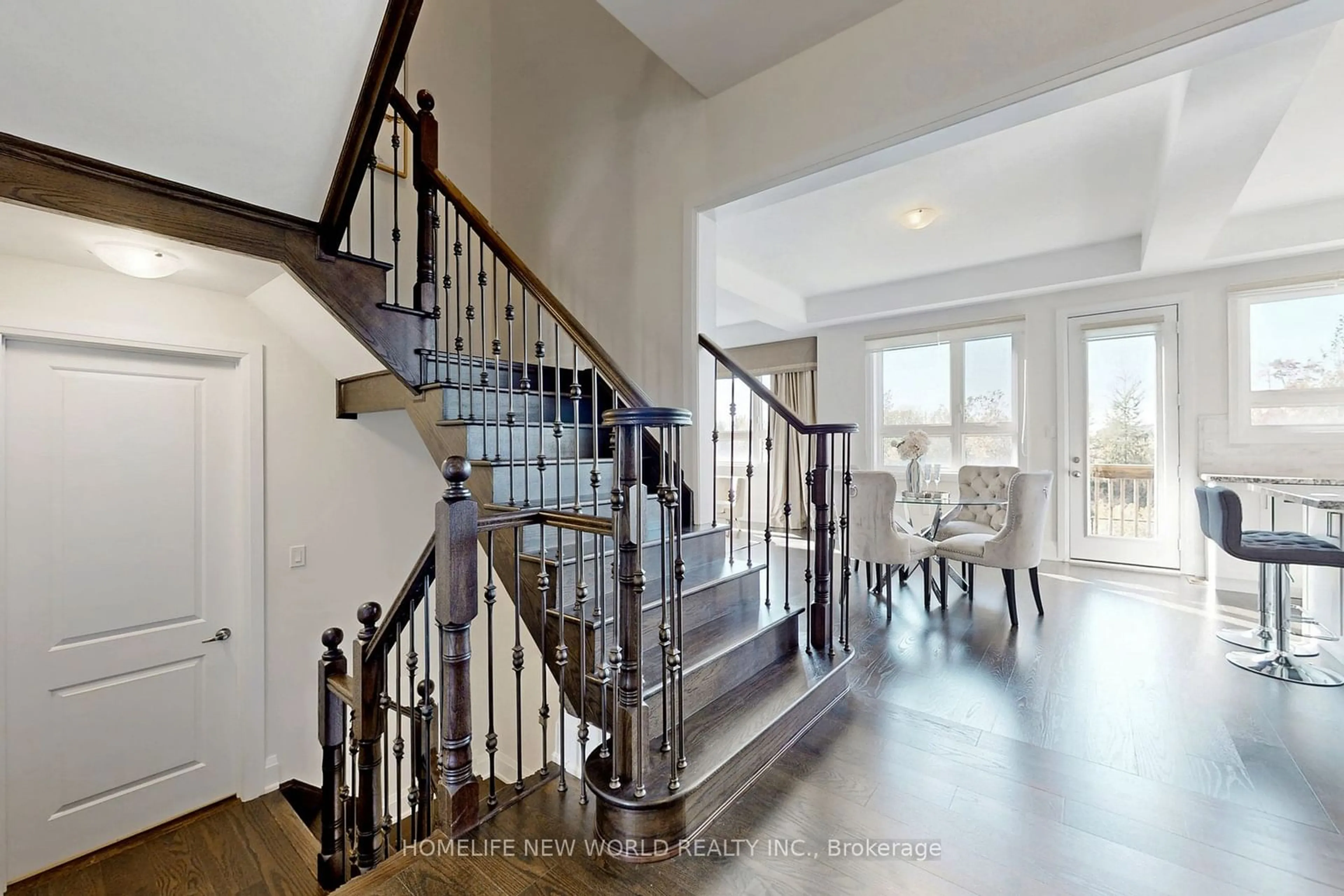 Indoor foyer, wood floors for 16 Scrivener Dr, Aurora Ontario L4G 7B7