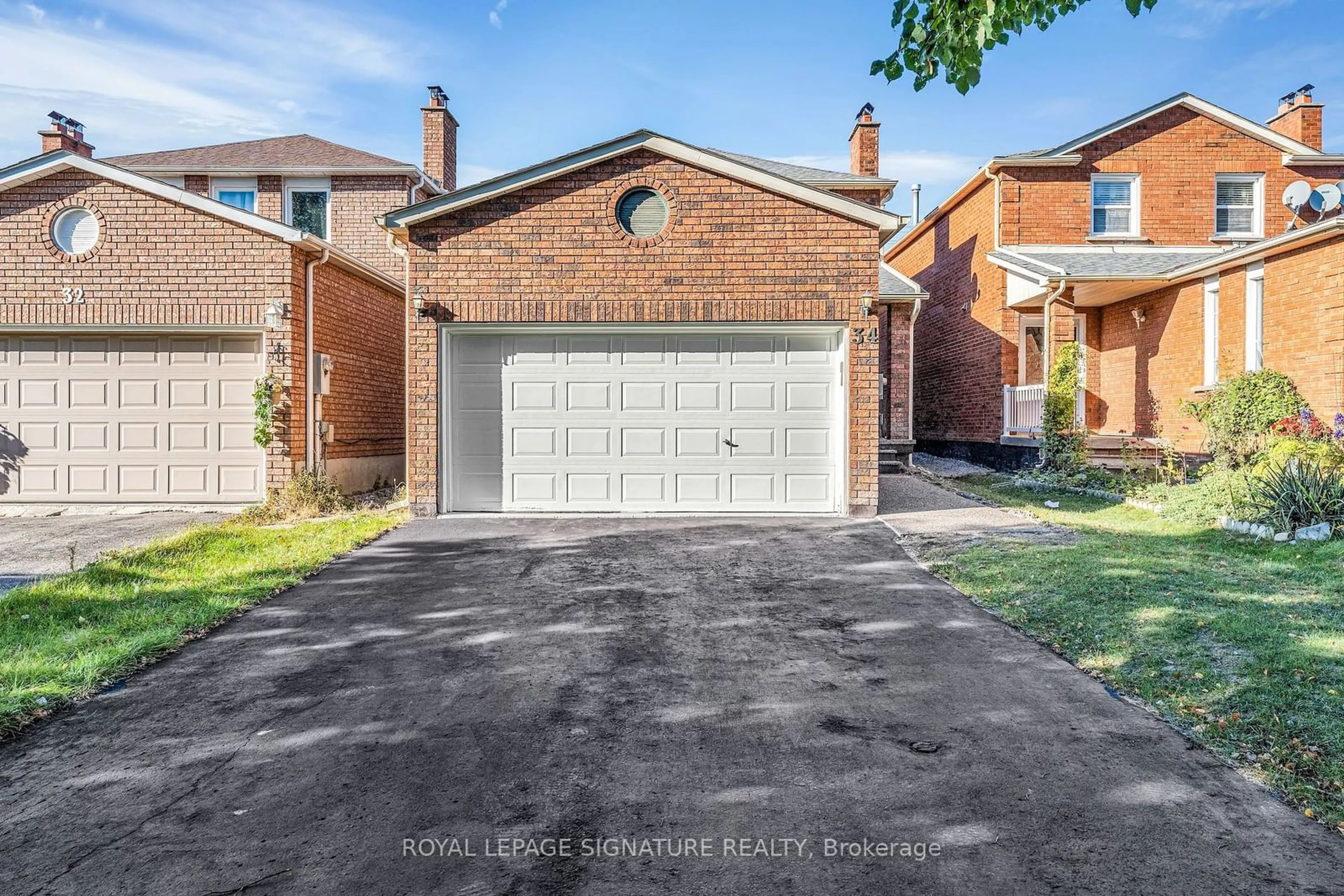 Home with brick exterior material for 34 Mountfield Cres, Vaughan Ontario L4J 7E8