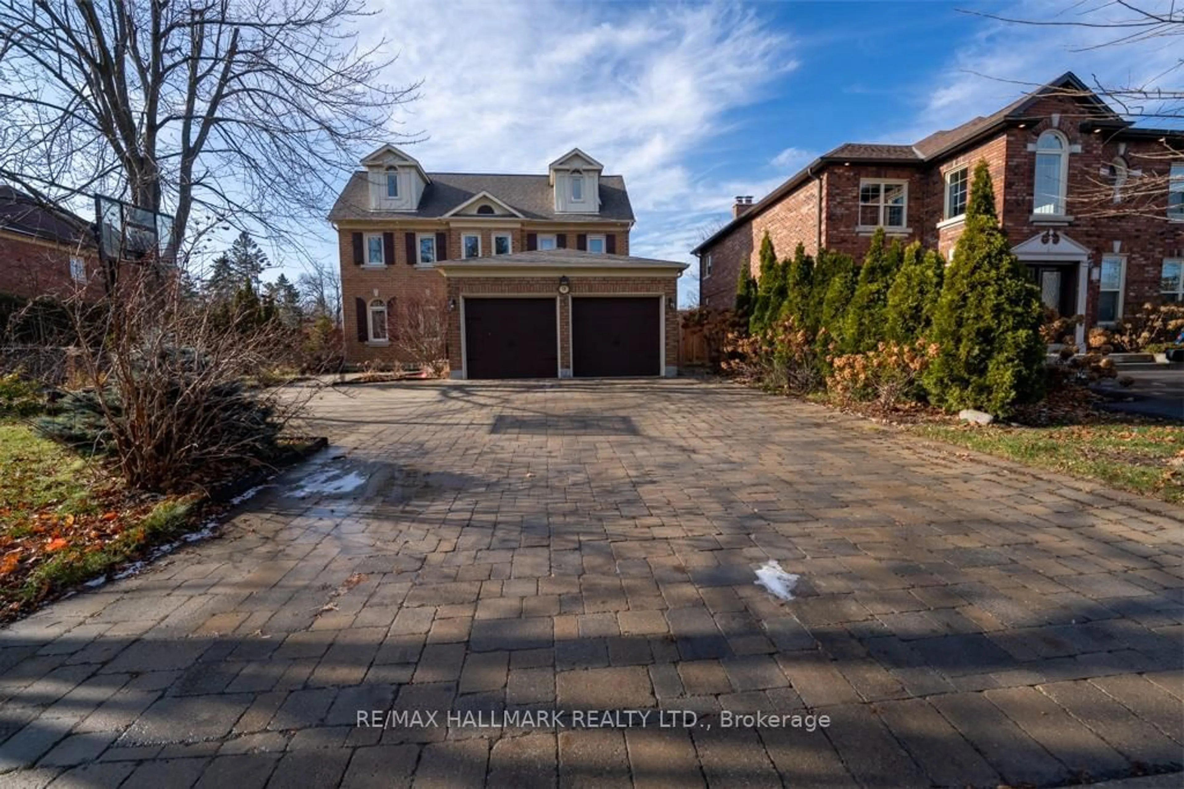 Home with brick exterior material, street for 59 Oatlands Cres, Richmond Hill Ontario L4C 9P2